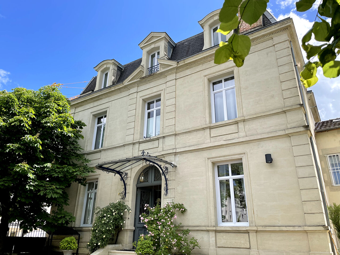 Hôtel particulier avec dépendance et piscine