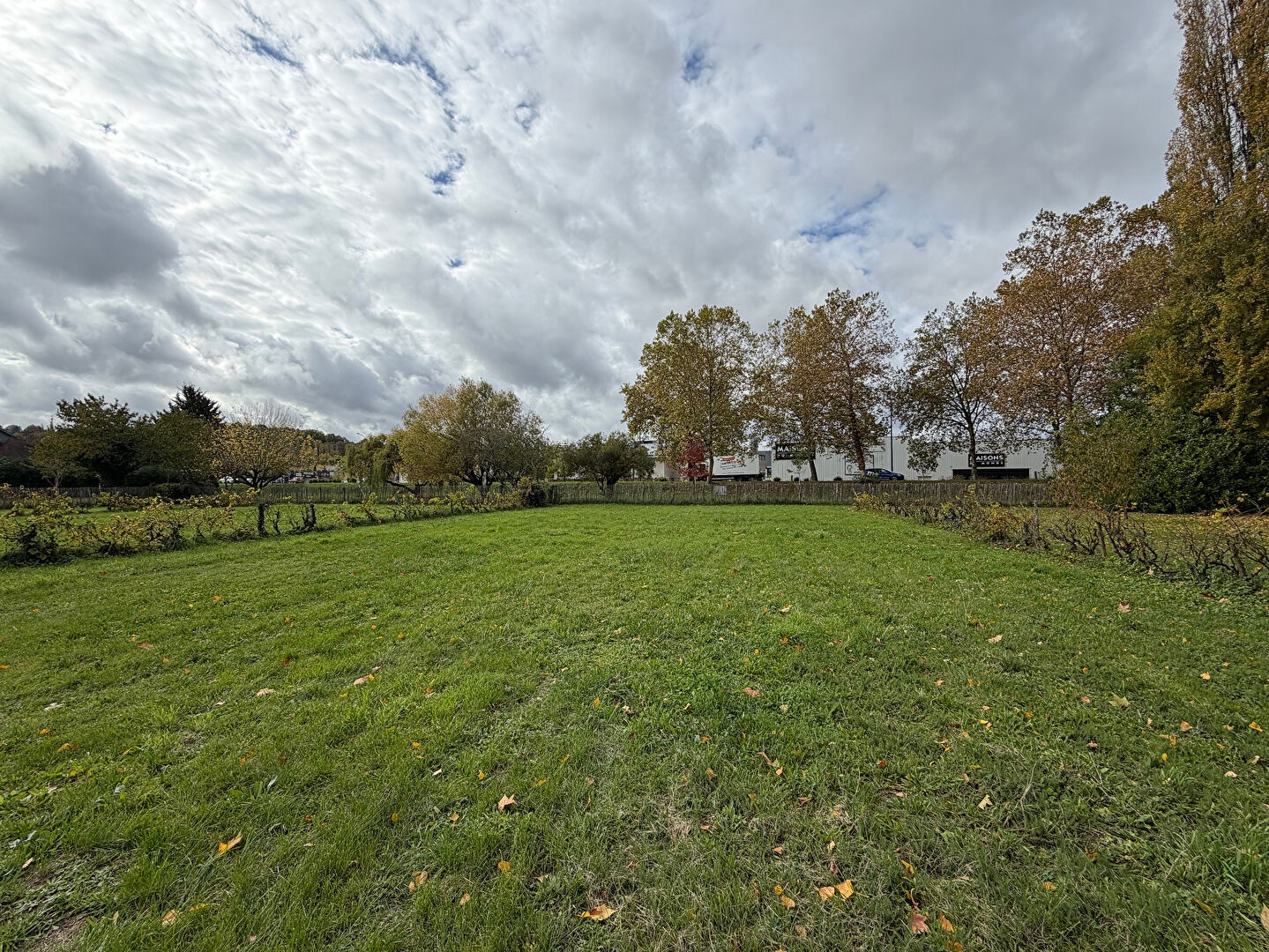 Terrain plat à batir, 1580 m2.