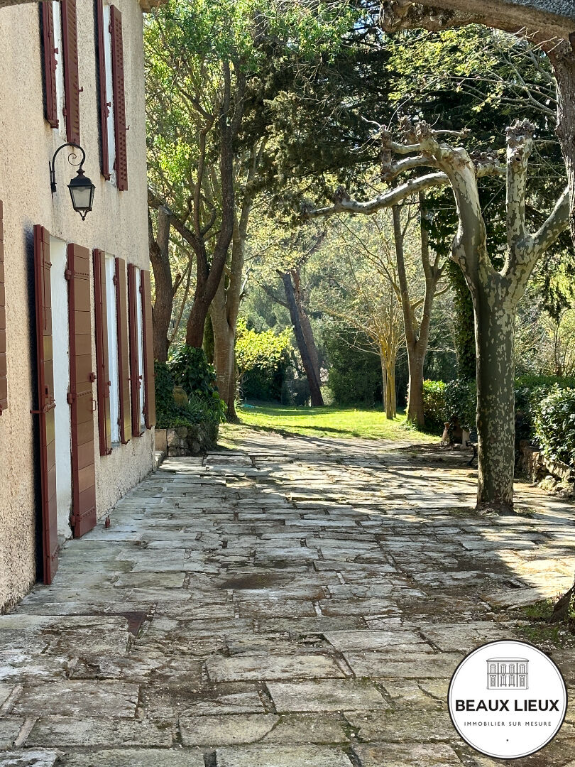 Photo Aix en Provence -  quartier Montaiguet - Maison de pays de 310 m2 sur 5 Ha , 7 chambres image 3/6