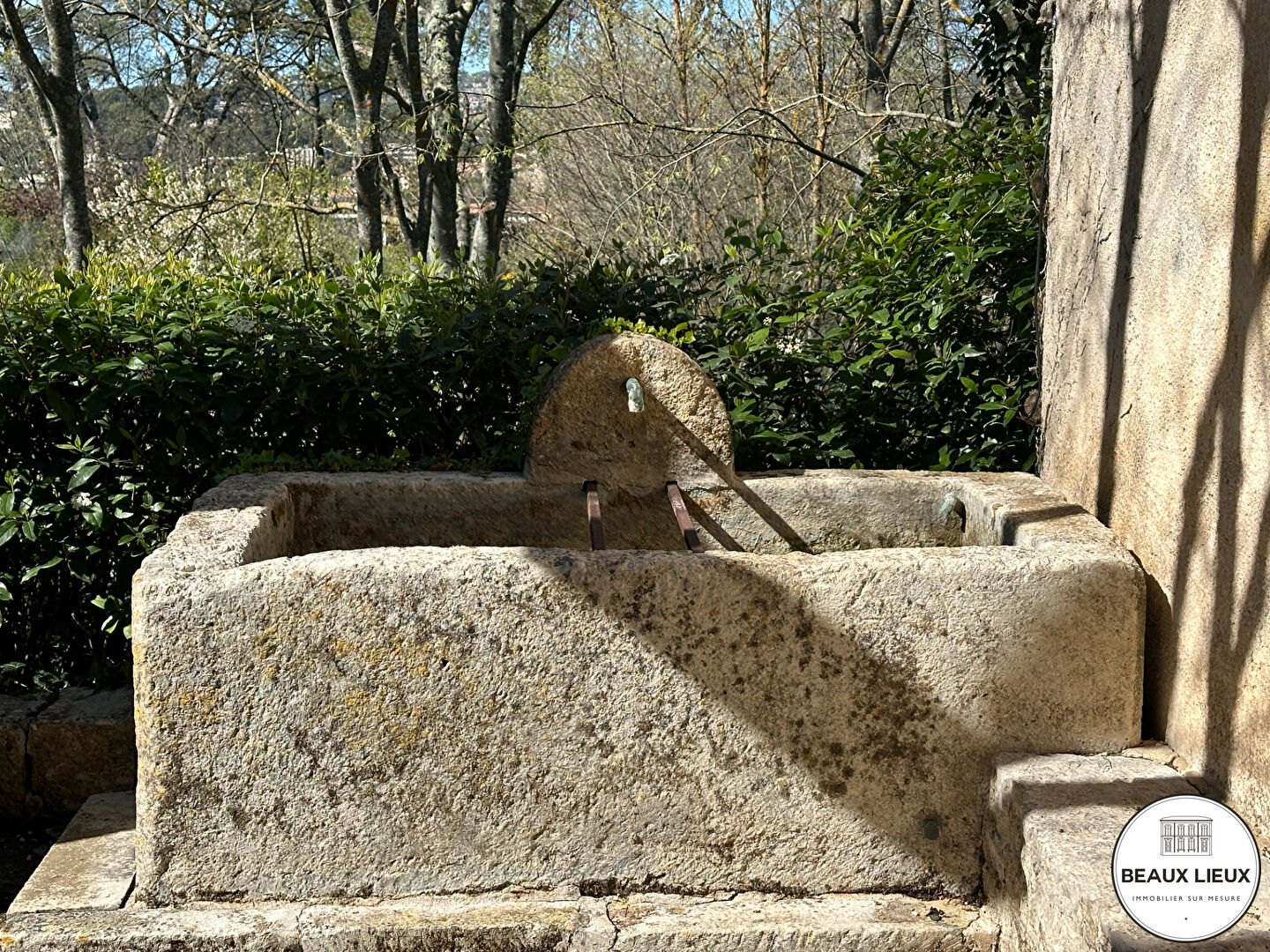 Photo Aix en Provence -  quartier Montaiguet - Maison de pays de 310 m2 sur 5 Ha , 7 chambres image 4/6