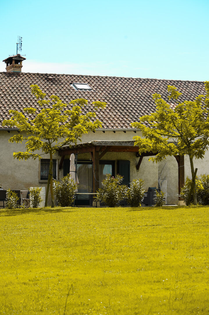 Photo Villeneuve (01) - Belle longère de 330 m2 sur 4 400 m2 de terrain plat image 3/6