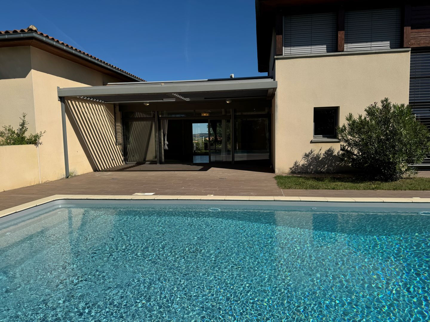 Photo Villa contemporaine 6 pièces env. 290 m² habitables  L Isle Jourdain image 3/6