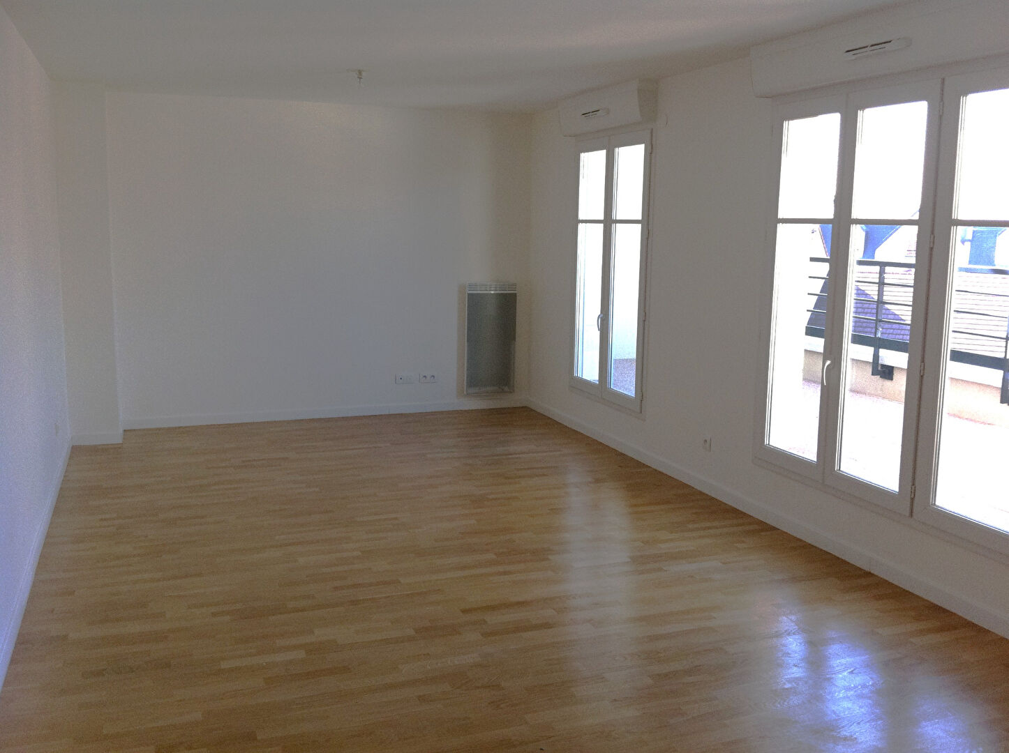 APPARTEMENT VOISINS LE BRETONNEUX - 3 pièces - 69 m2