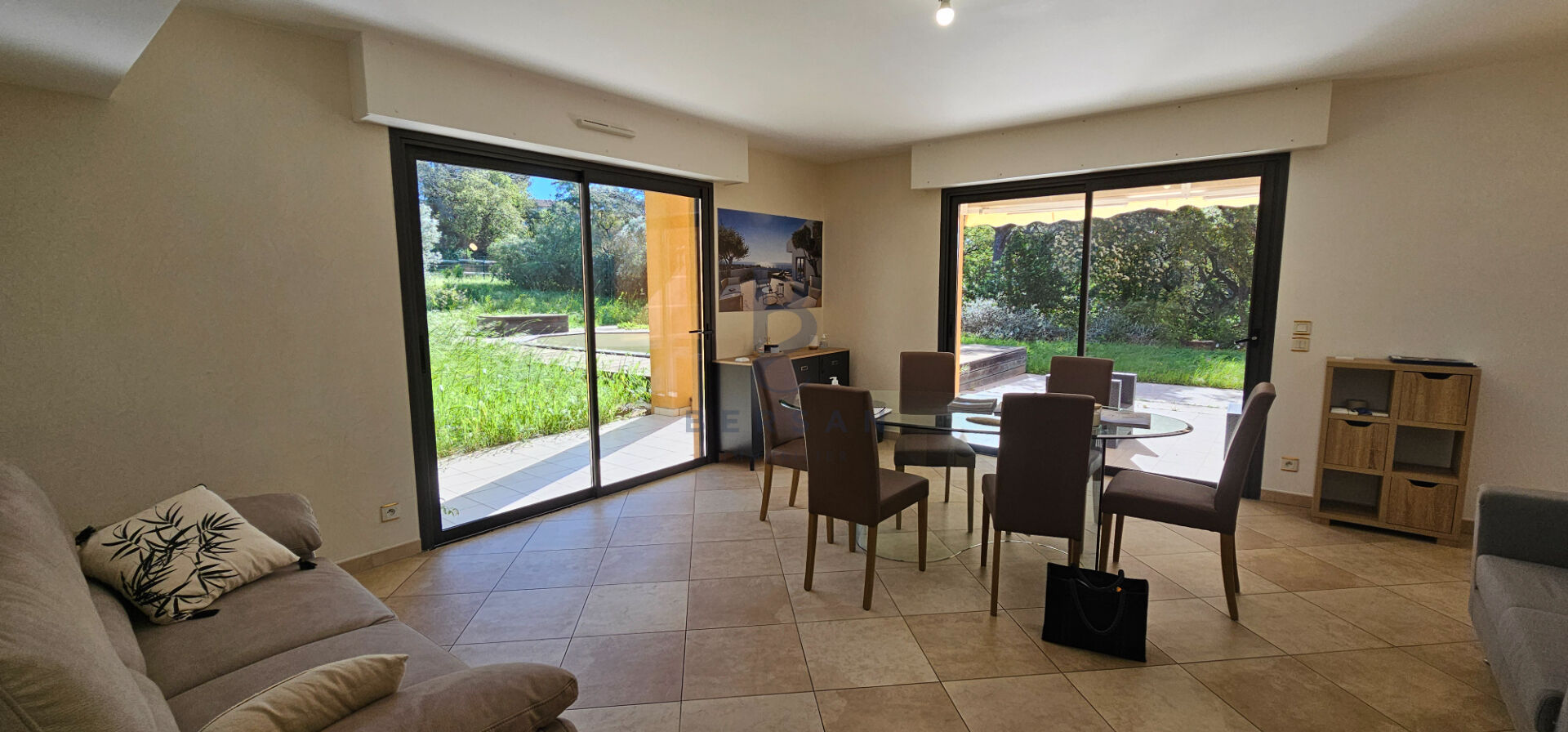 Photo Vaste 4/5 pièces avec piscine privative image 3/6