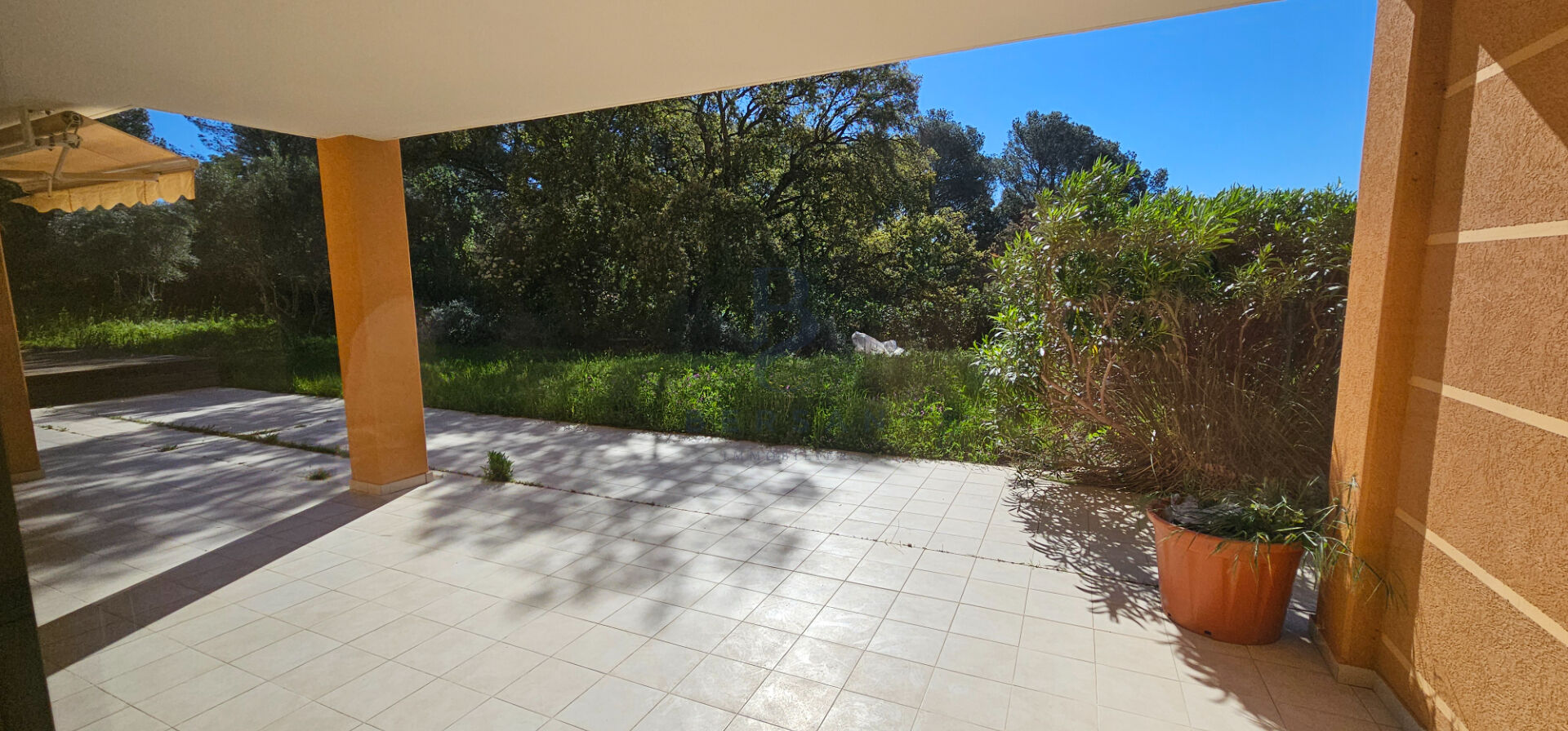 Photo Vaste 4/5 pièces avec piscine privative image 6/6