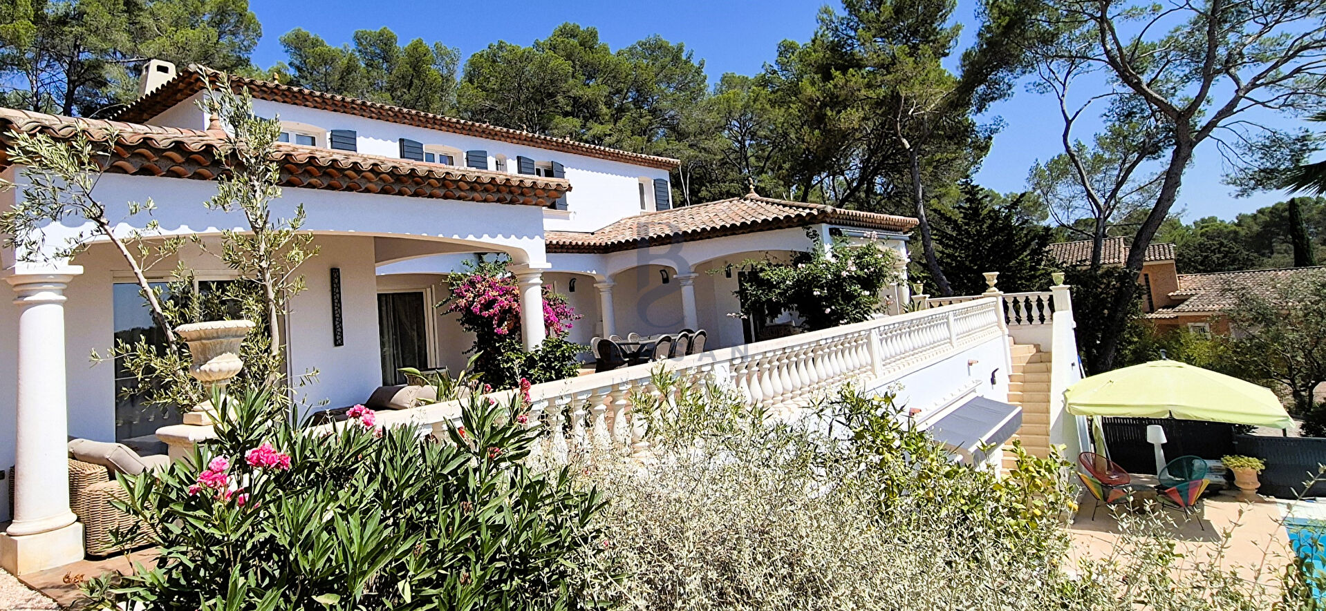 Photo VILLA DE STANDING AU COEUR D'UN DOMAINE PRISÉE image 5/6