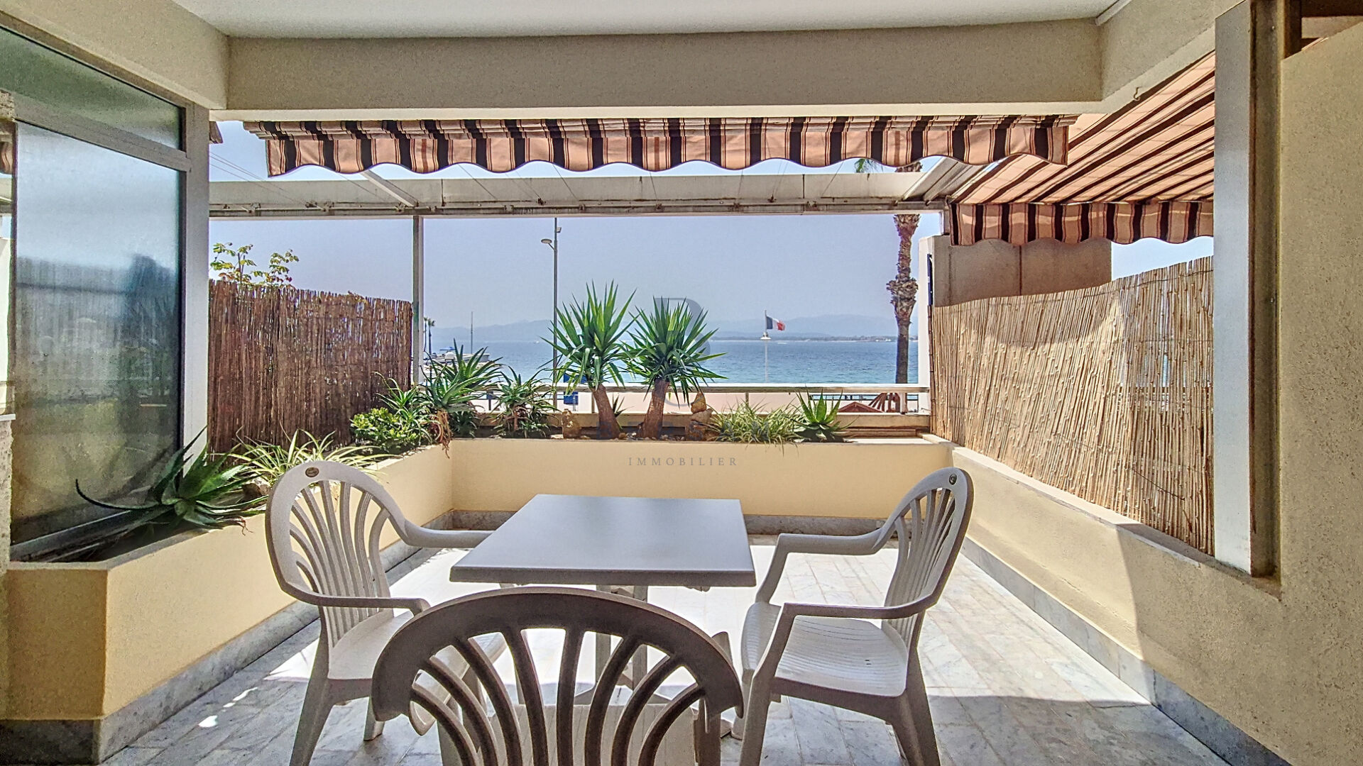 Photo APPARTEMENT FACE MER CENTRE VILLE ST RAPHAËL image 2/6