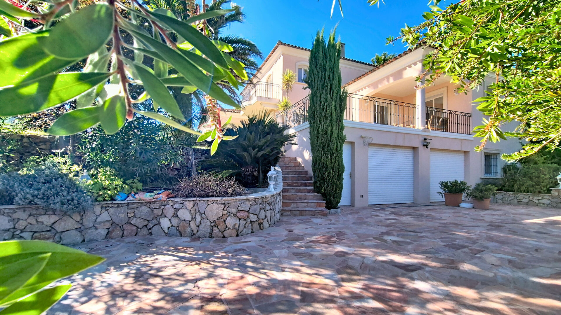 Photo VILLA SAINT RAPHAEL DANS QUARTIER RECHERCHÉ image 4/6