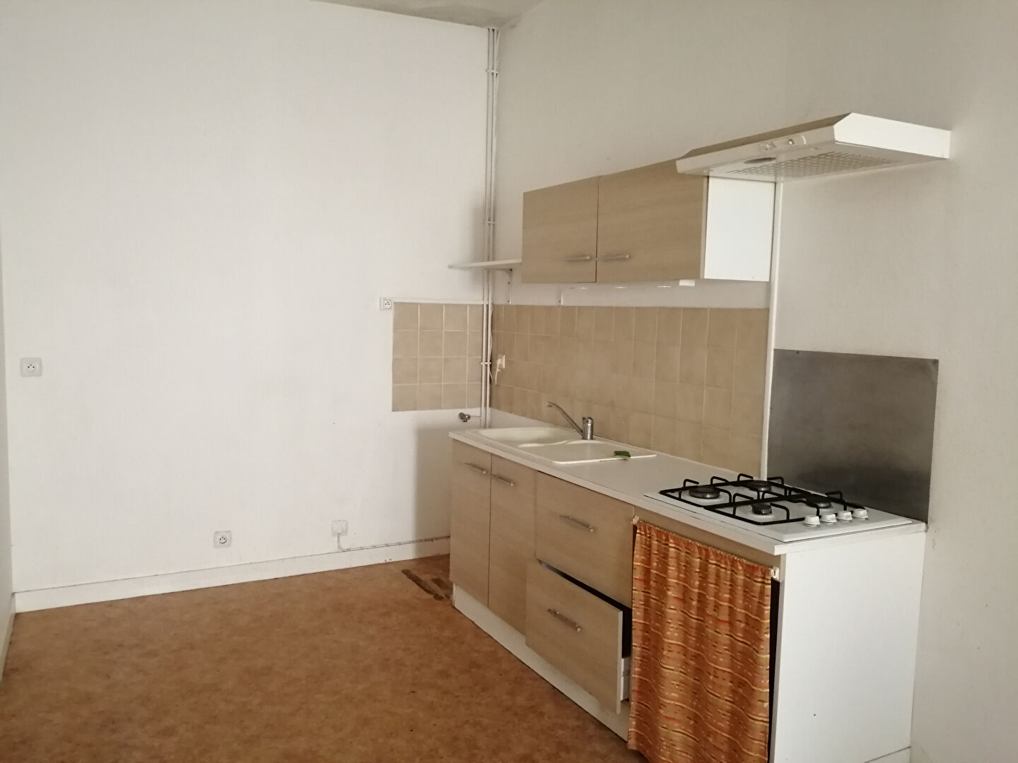 Photo SAUJON Centre - IMMEUBLE PPIED composé de 2 APPTS avec chacun sa COUR image 4/6