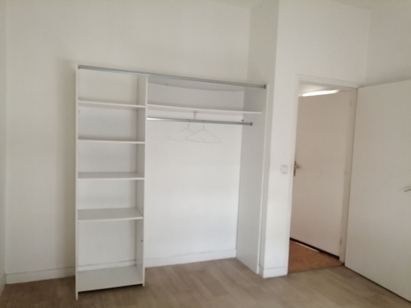 Photo SAUJON Centre - IMMEUBLE PPIED composé de 2 APPTS avec chacun sa COUR image 6/6