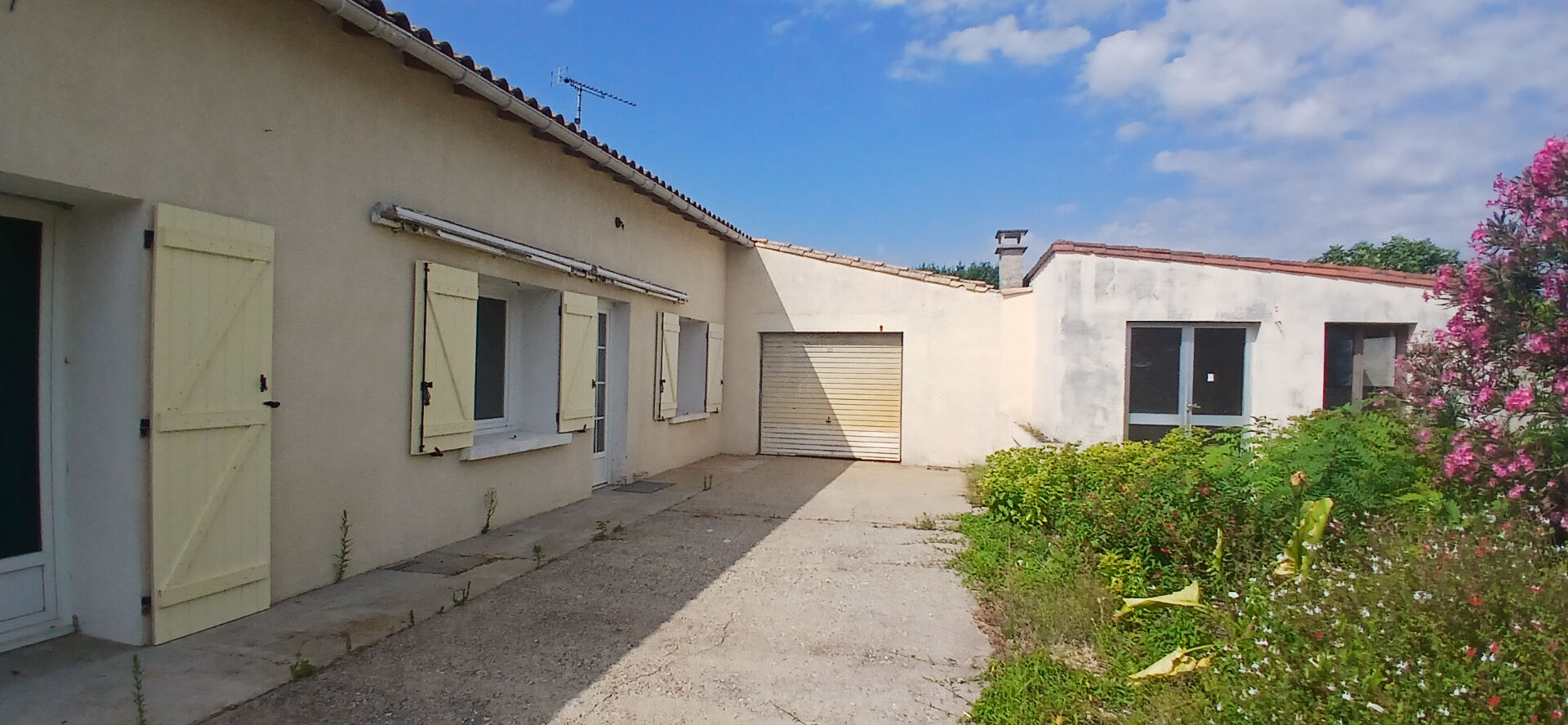 A RENOVER Maison T5  avec garage  sur 1000 m² St Sulpice De Royan centre