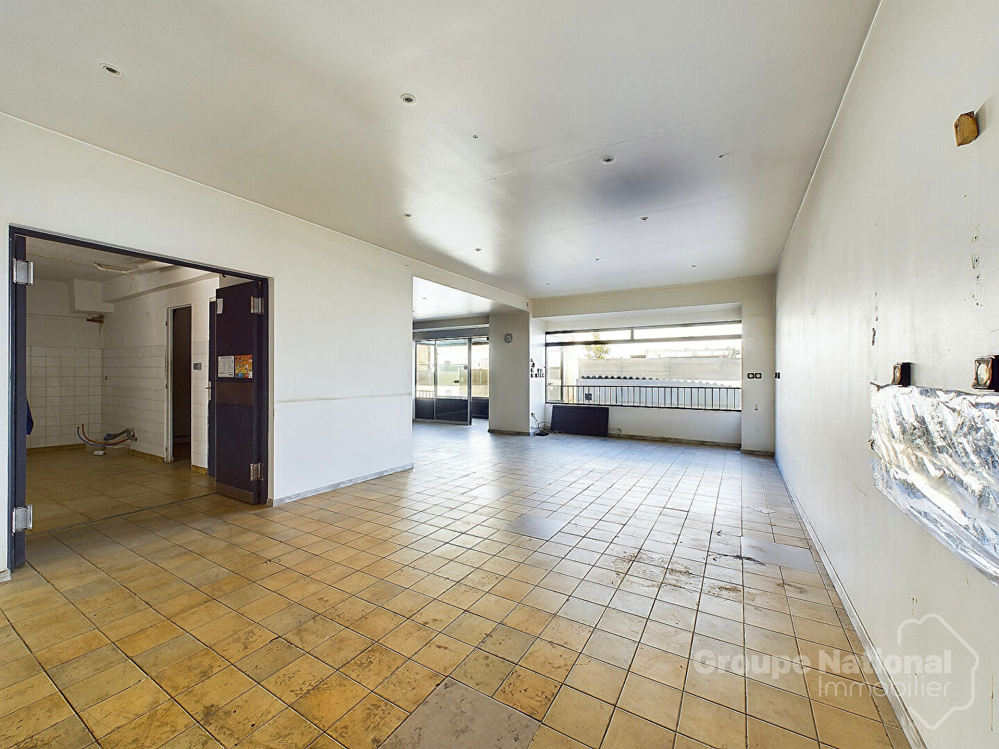 Photo Local commercial Garons 145 m2 image 3/6