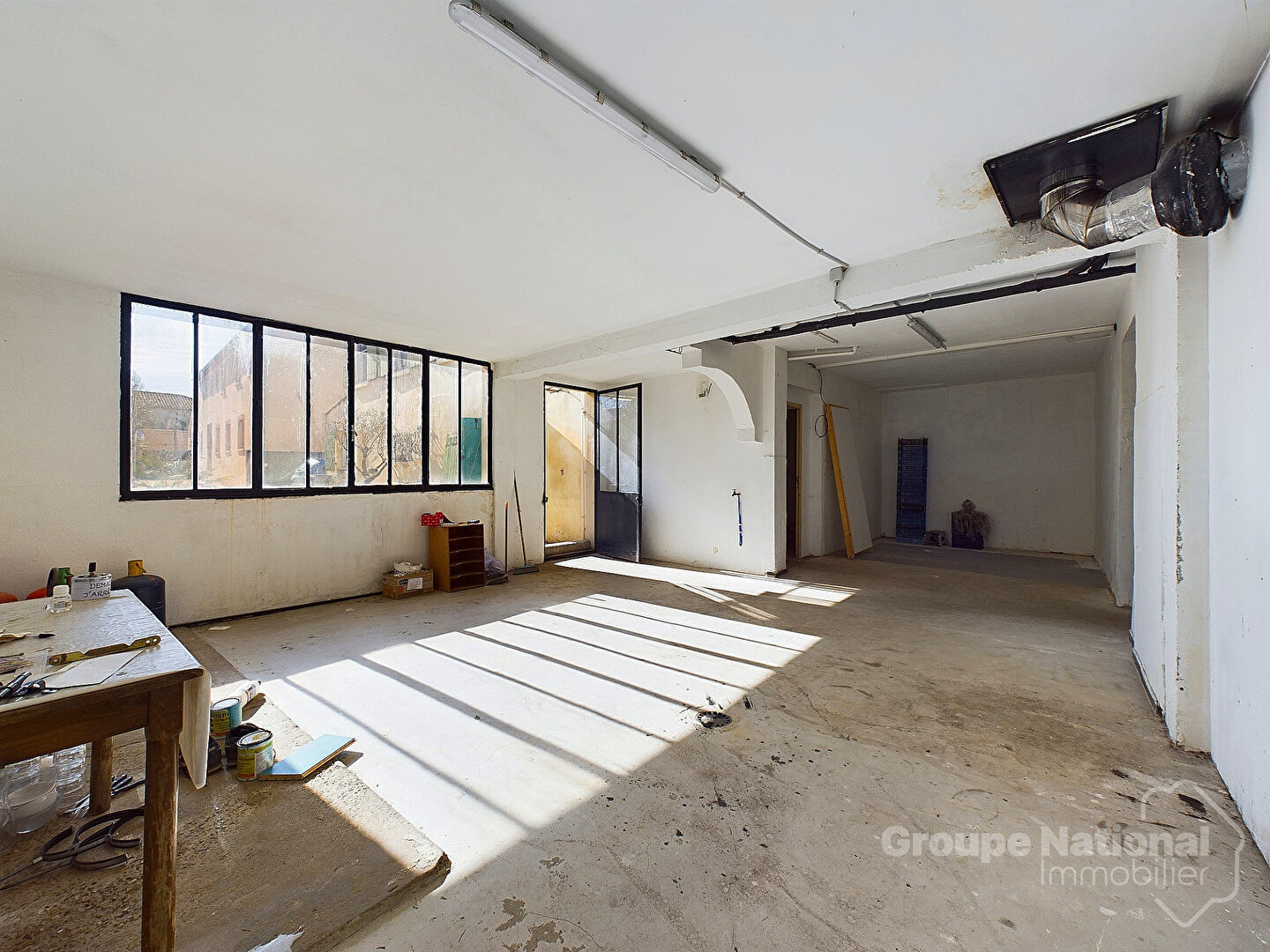 Photo Local commercial Garons 145 m2 image 4/6