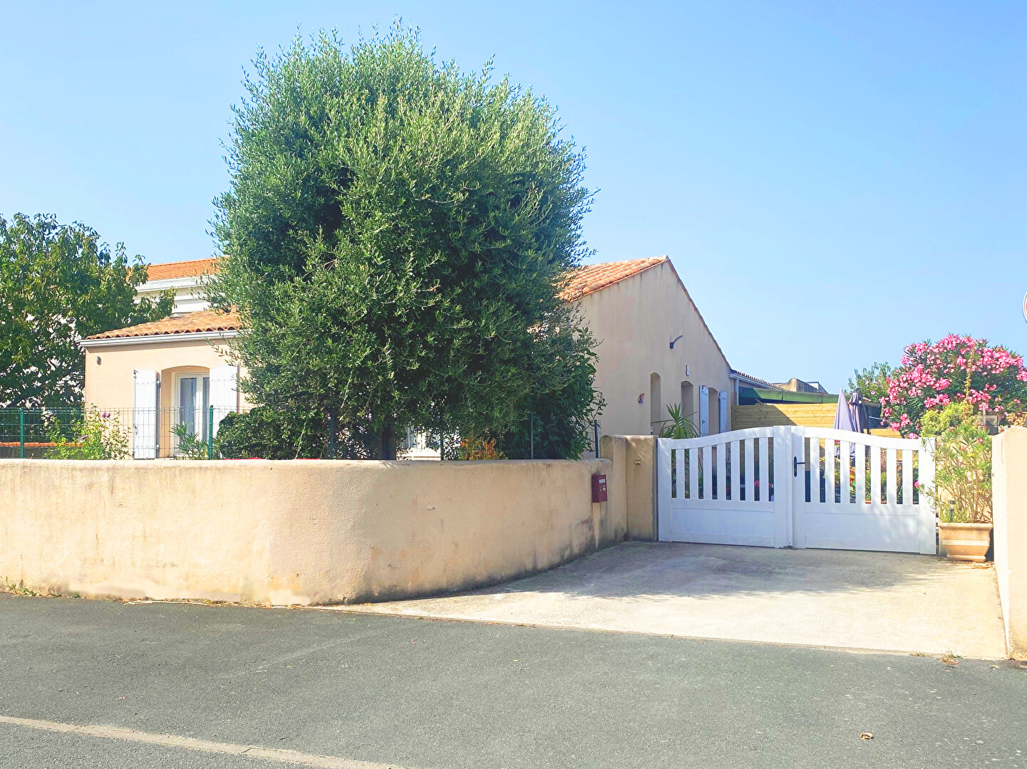 Agence immobilière de BLOWSENS Sainte Soulle - BLOWSENS