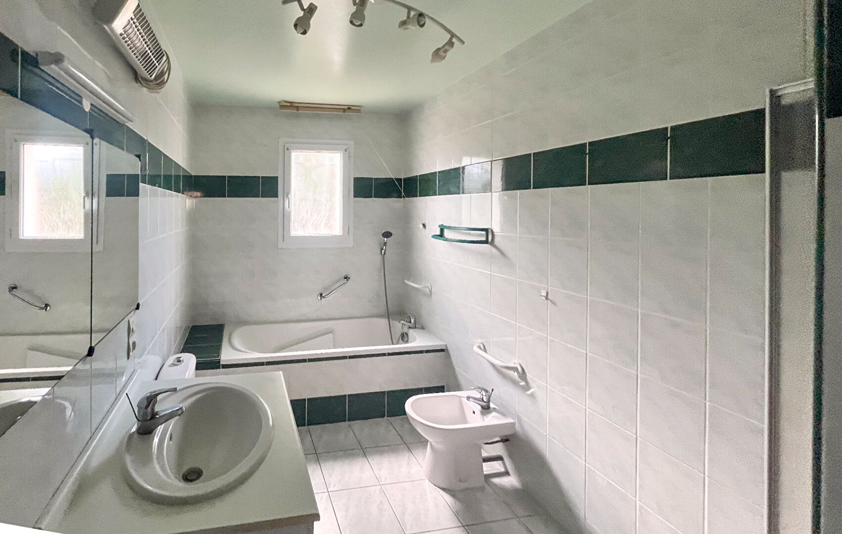 Photo Maison 4 pièces/3 chambres - 112 m2 - Saint-Jean-de-Liversay (17170) image 6/6