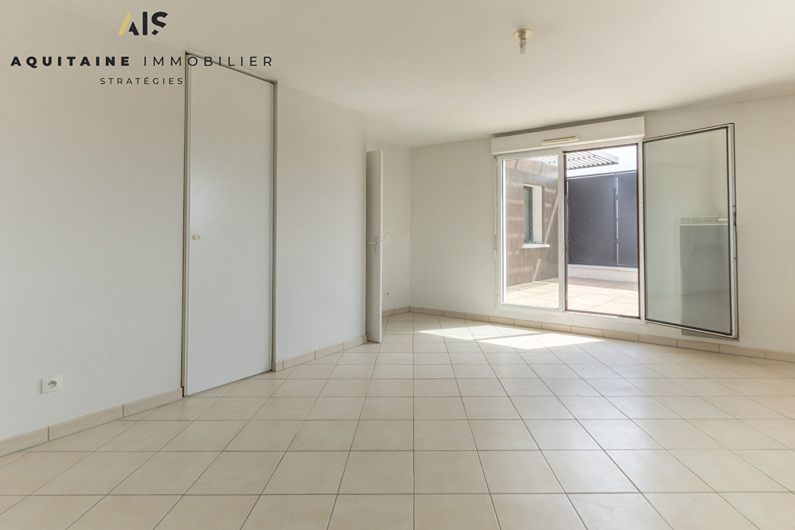 Photo VENDU PAR L AGENCE - AQUITAINE IMMOBILIER STRATEGIES -EXCLUSIVITE -  BEGLES - APPARTEMENT T3  70 m² - DERNIER  ETAGE -  TERRASSE 15 M² image 5/6
