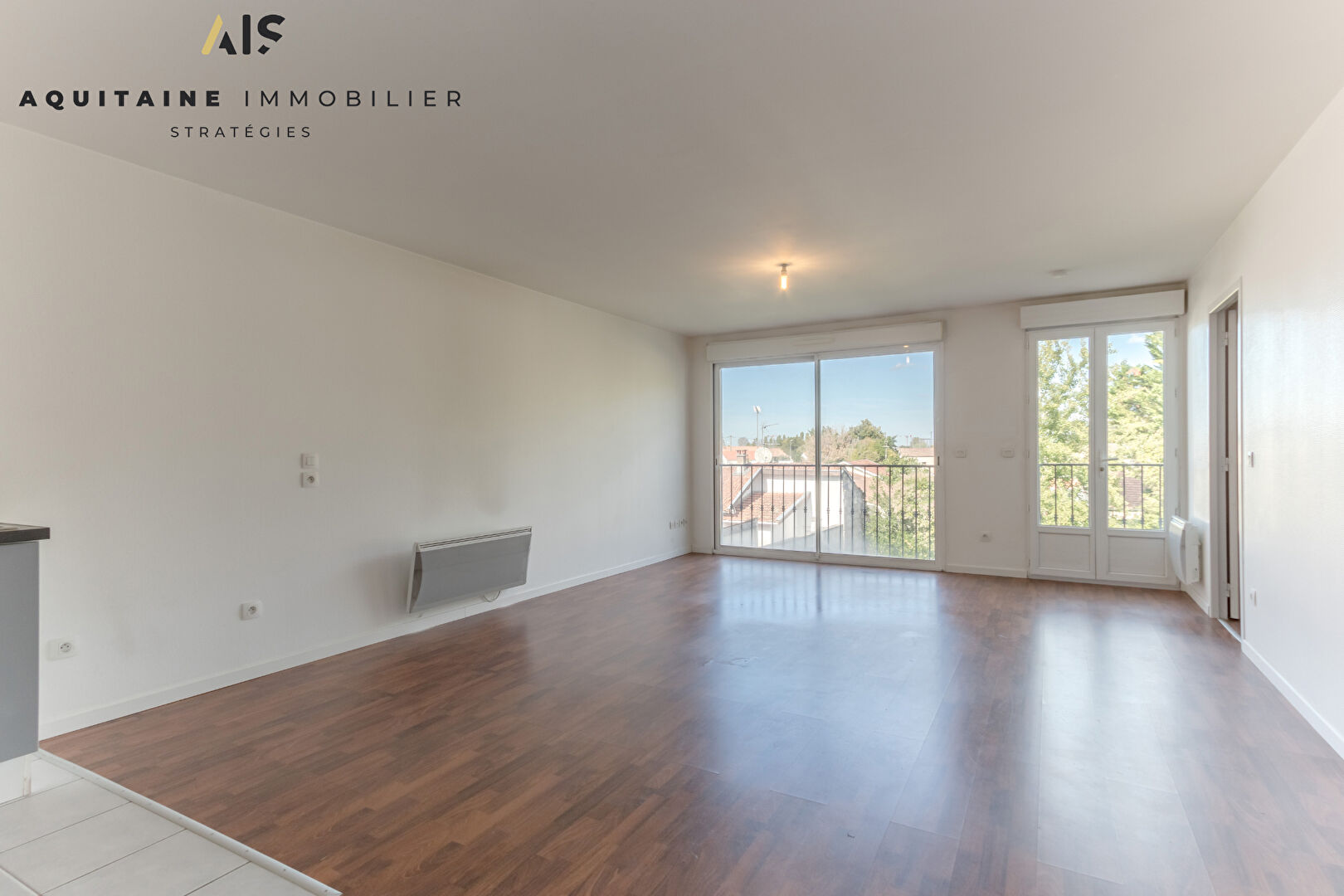 Photo AQUITAINE IMMOBILIER STRATEGIES - EXCLUSIVITE - CENON - T2 49 M² + PARKING PRIVATIF image 2/6