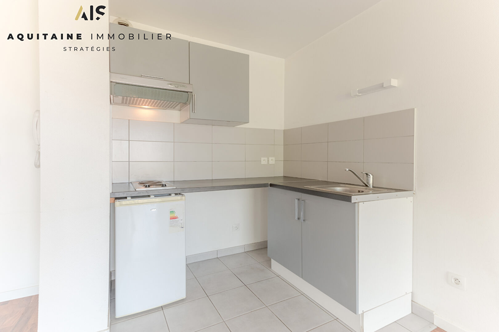 Photo AQUITAINE IMMOBILIER STRATEGIES - EXCLUSIVITE - CENON - T2 49 M² + PARKING PRIVATIF image 4/6