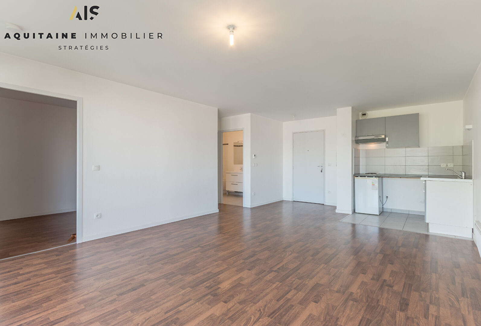 Photo AQUITAINE IMMOBILIER STRATEGIES - EXCLUSIVITE - CENON - T2 49 M² + PARKING PRIVATIF image 6/6