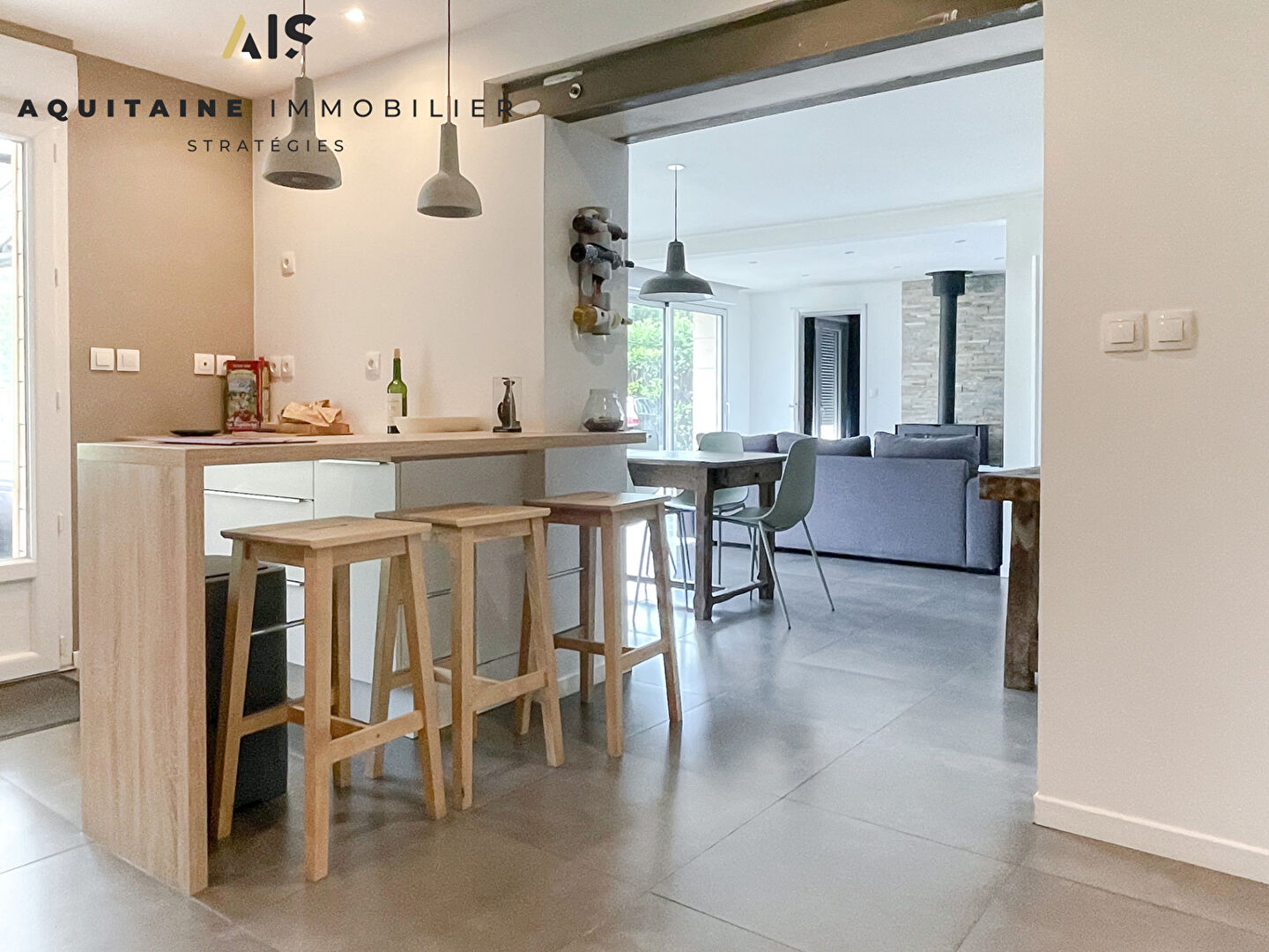 Photo OFFRE D ACHAT ACCEPTEE - AQUITAINE IMMOBILIER STRATEGIES - MAISON T4 98 M² + 2 GARAGES + TERRASSES + VERRIERE - PARCELLE 911 M² image 2/6