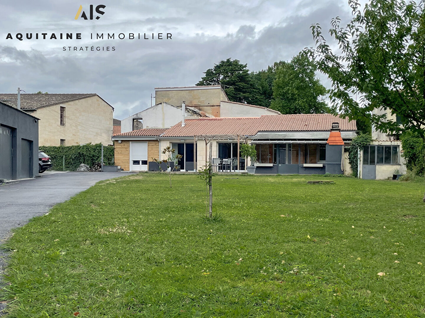 Photo OFFRE D ACHAT ACCEPTEE - AQUITAINE IMMOBILIER STRATEGIES - MAISON T4 98 M² + 2 GARAGES + TERRASSES + VERRIERE - PARCELLE 911 M² image 5/6