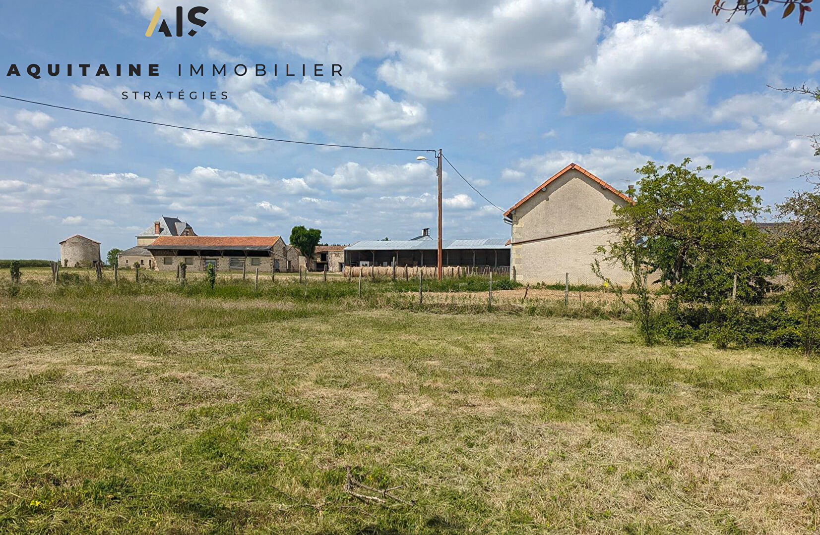 Photo EXCLUSIVITE - AQUITAINE IMMOBILIER STRATEGIES - TERRAIN CONSTRUCTIBLE 2482 M². image 2/6