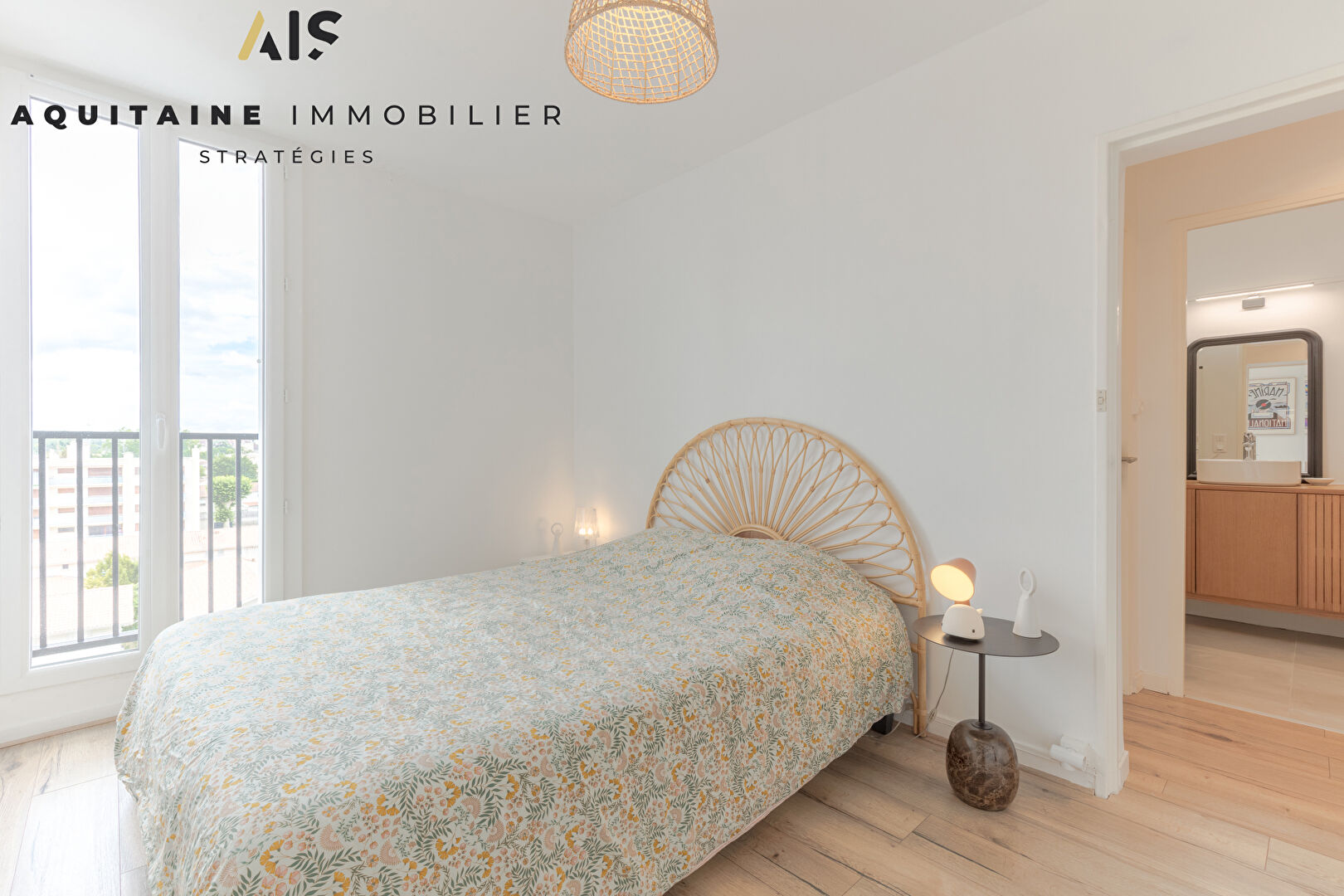 Photo VENDU  PAR L AGENCE - AQUITAINE IMMOBILIER STRATEGIES - EXCLUSIVITE - T3 58 M² AVEC TERRASSES DE 10 ET 3 m² - TALENCE SUZON image 4/6