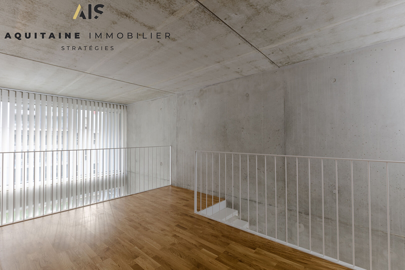 Photo DEJA VENDU PAR L AGENCE - AQUITAINE IMMOBILIER STRATEGIES - EXCLUSIVITE - BORDEAUX QUAI DE BRAZZA - DUPLEX 146 M² T5/6 AVEC TERRASSE  DE 15 M² + PARKINF PRIVATIF. image 4/6