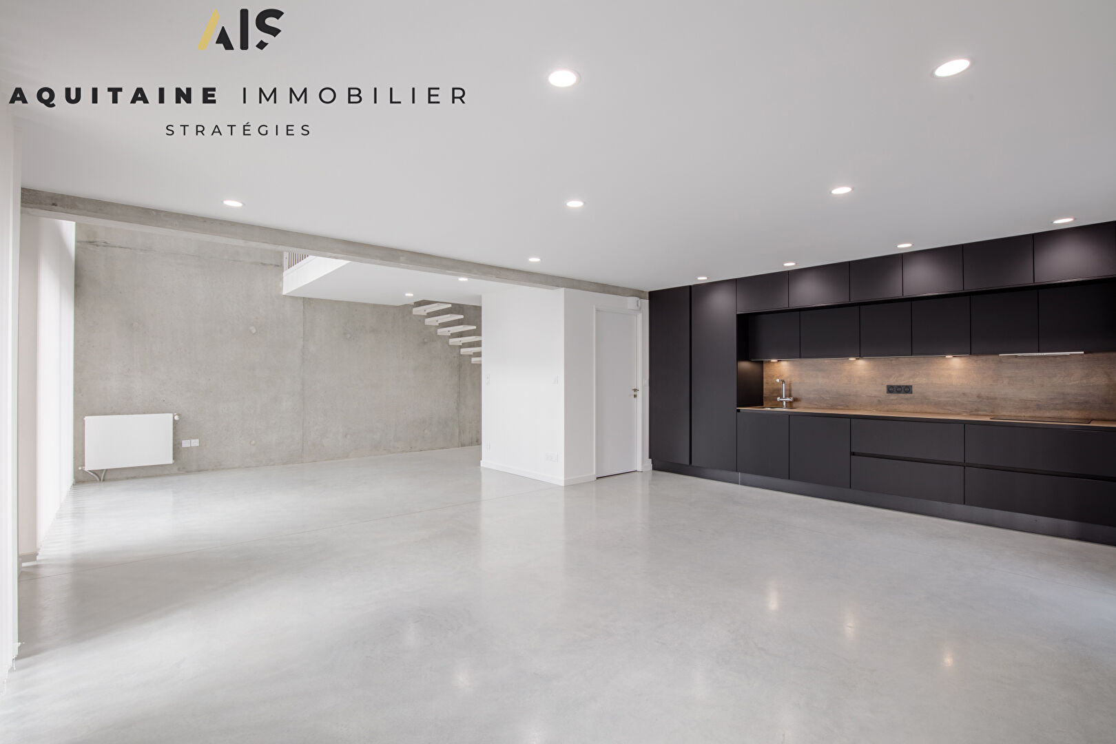 Photo DEJA VENDU PAR L AGENCE - AQUITAINE IMMOBILIER STRATEGIES - EXCLUSIVITE - BORDEAUX QUAI DE BRAZZA - DUPLEX 146 M² T5/6 AVEC TERRASSE  DE 15 M² + PARKINF PRIVATIF. image 6/6