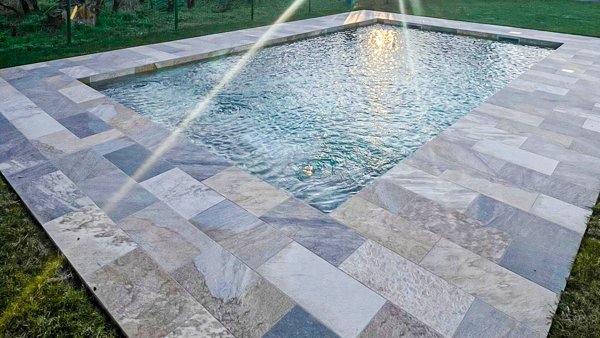 Photo AQUITAINE IMMOBILIER STRATÉGIES - ANCIENNE FERME TOULOUSAINE RENOVEE - 6 PIECES - 264M2  - PISCINE image 2/6