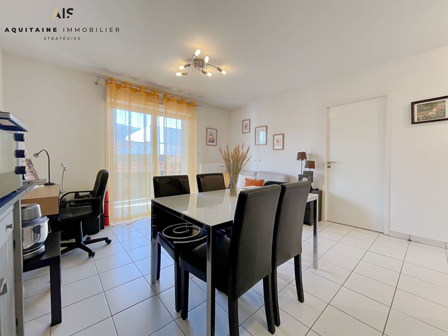 Photo AQUITAINE IMMOBILIER STRATEGIES - MERIGNAC CAPEYRON- APPARTEMENT T2 ENV 45 M² + BALCON + PARKING PRIVATIF EN SOUS SOL. image 1/6