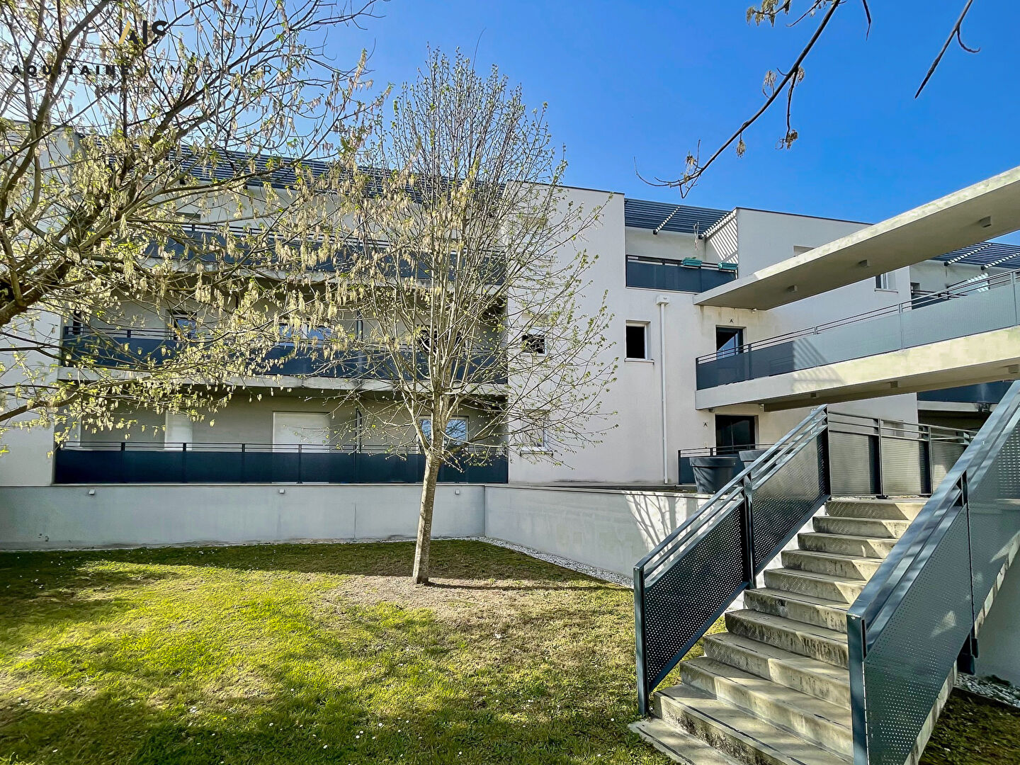 Photo AQUITAINE IMMOBILIER STRATEGIES - MERIGNAC CAPEYRON- APPARTEMENT T2 ENV 45 M² + BALCON + PARKING PRIVATIF EN SOUS SOL. image 2/6