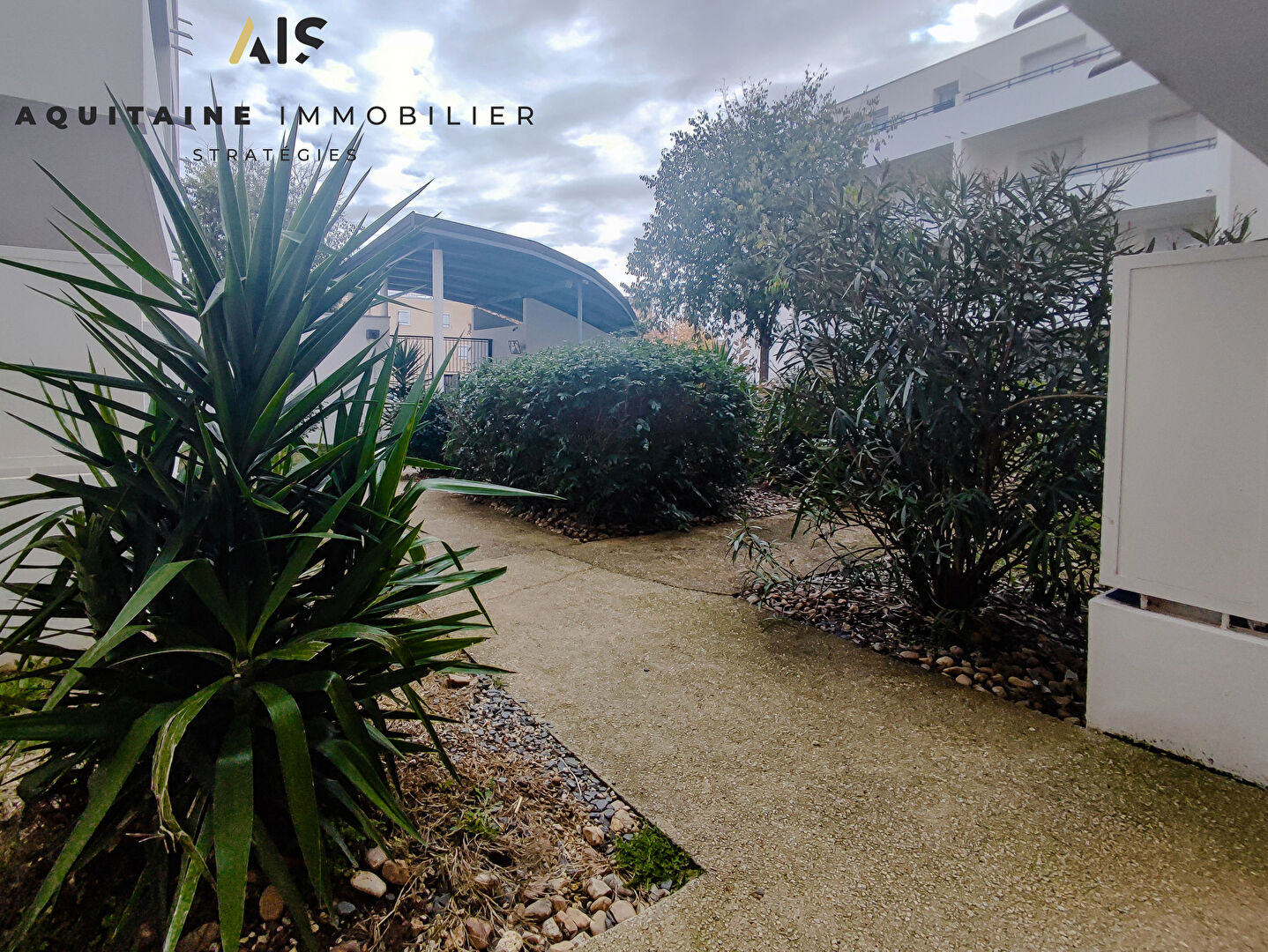 Photo AQUITAINE IMMOBILIER STRATEGIES -EXCLUSIVITE - POITIERS - LIBRE DE TOUTE OCCUPATION - TYPE 2 - 39 M² - PARKING SOUS SOL -  ASCENCEUR image 5/6