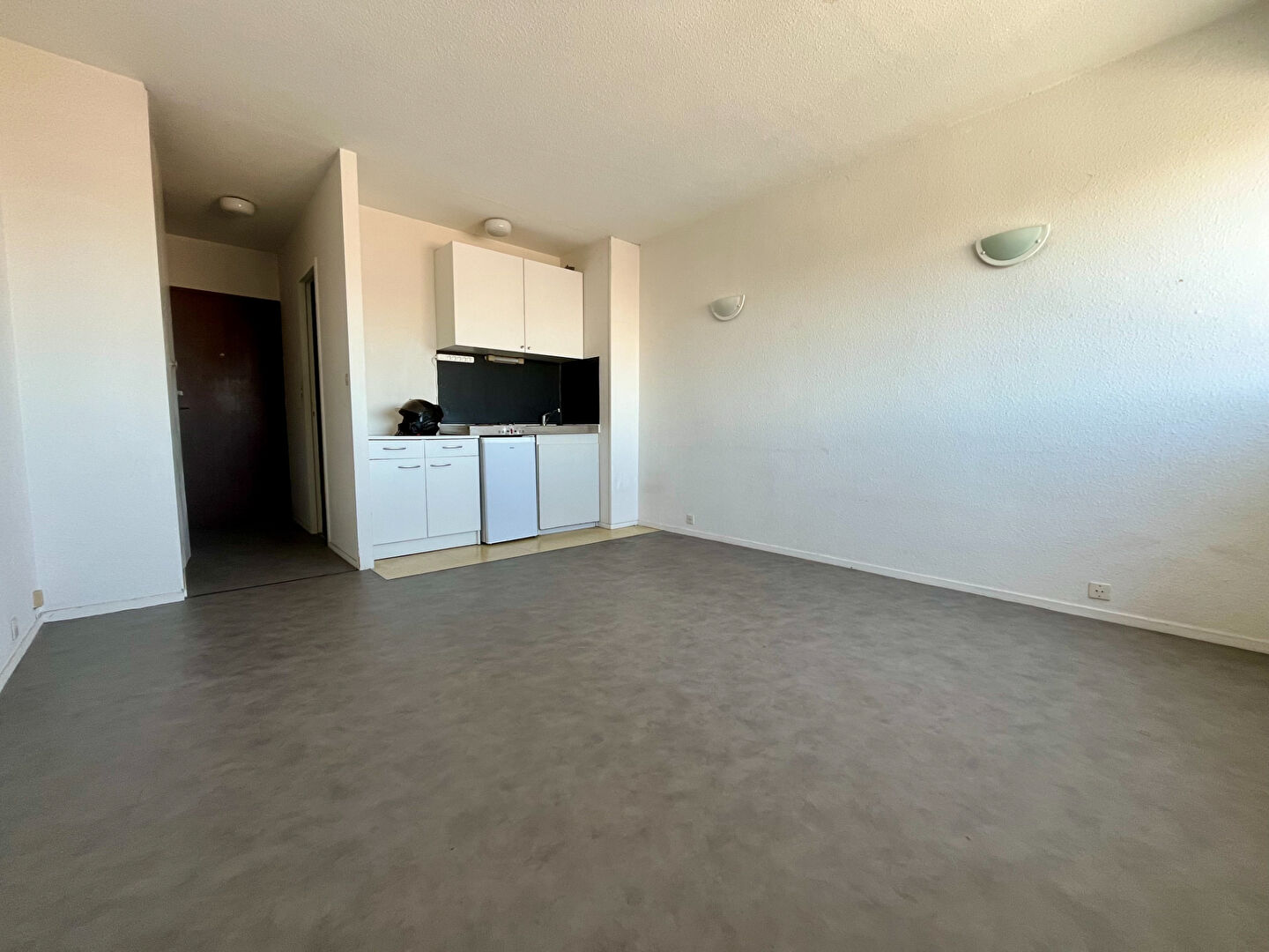 Photo AQUITAINE IMMOBILIER STRATEGIES - EXCLUSIVITE - STUDIO 23 M² BORDEAUX SAINT AUGUSTIN / PELLEGRIN + PARKING EXTERIEUR PRIVATIF. image 2/6