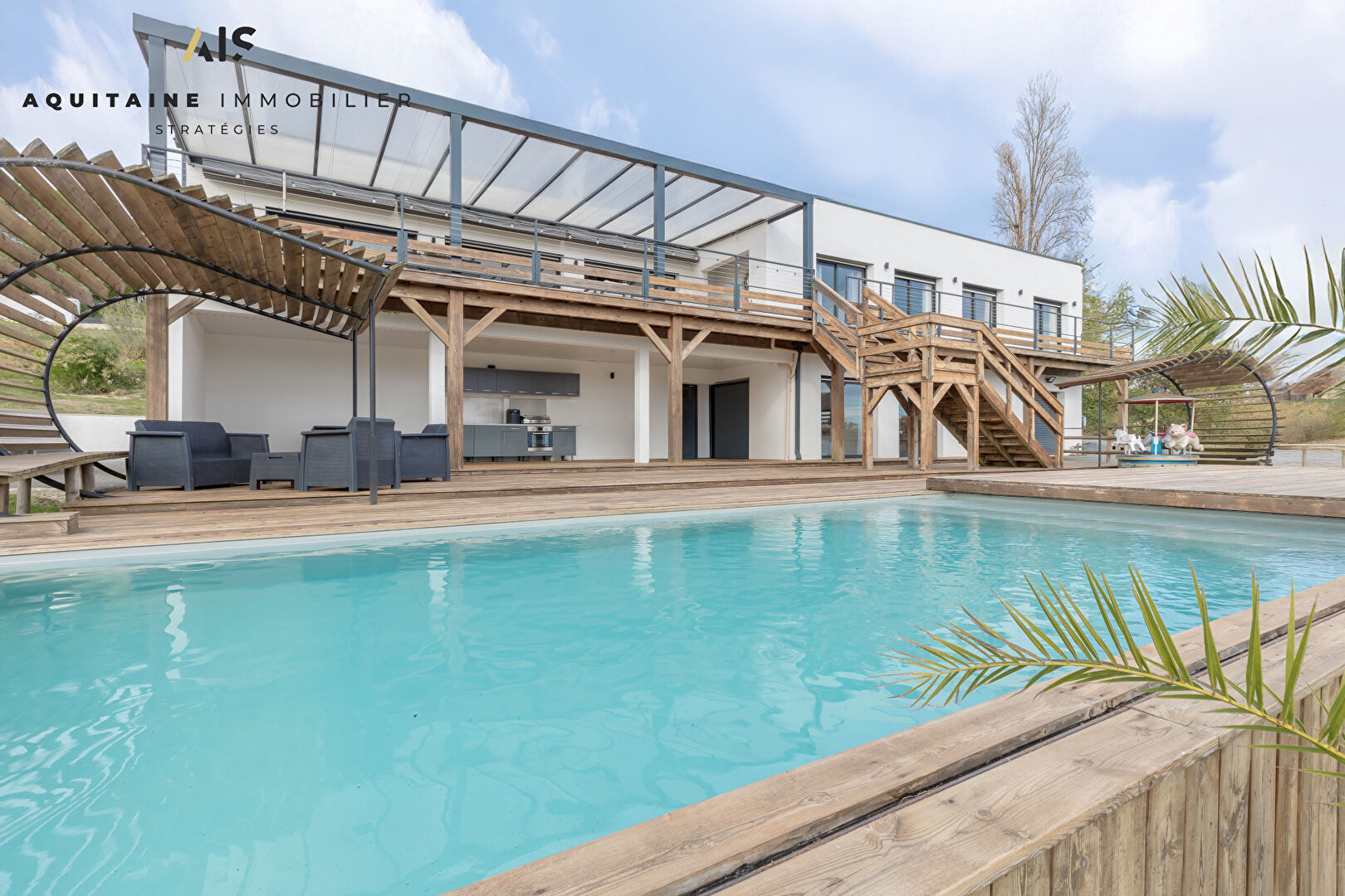 AQUITAINE IMMOBILIER STRATEGIES - EXCLUSIVITE - CREON - PROPRIETE D EXCEPTION T7/8 DE  237 M² AVEC PISCINE, 300 M² DE TERRASSES, VUE DOMINANTE + ANNEXE TECHNIQUE. GARAGE 70 M².