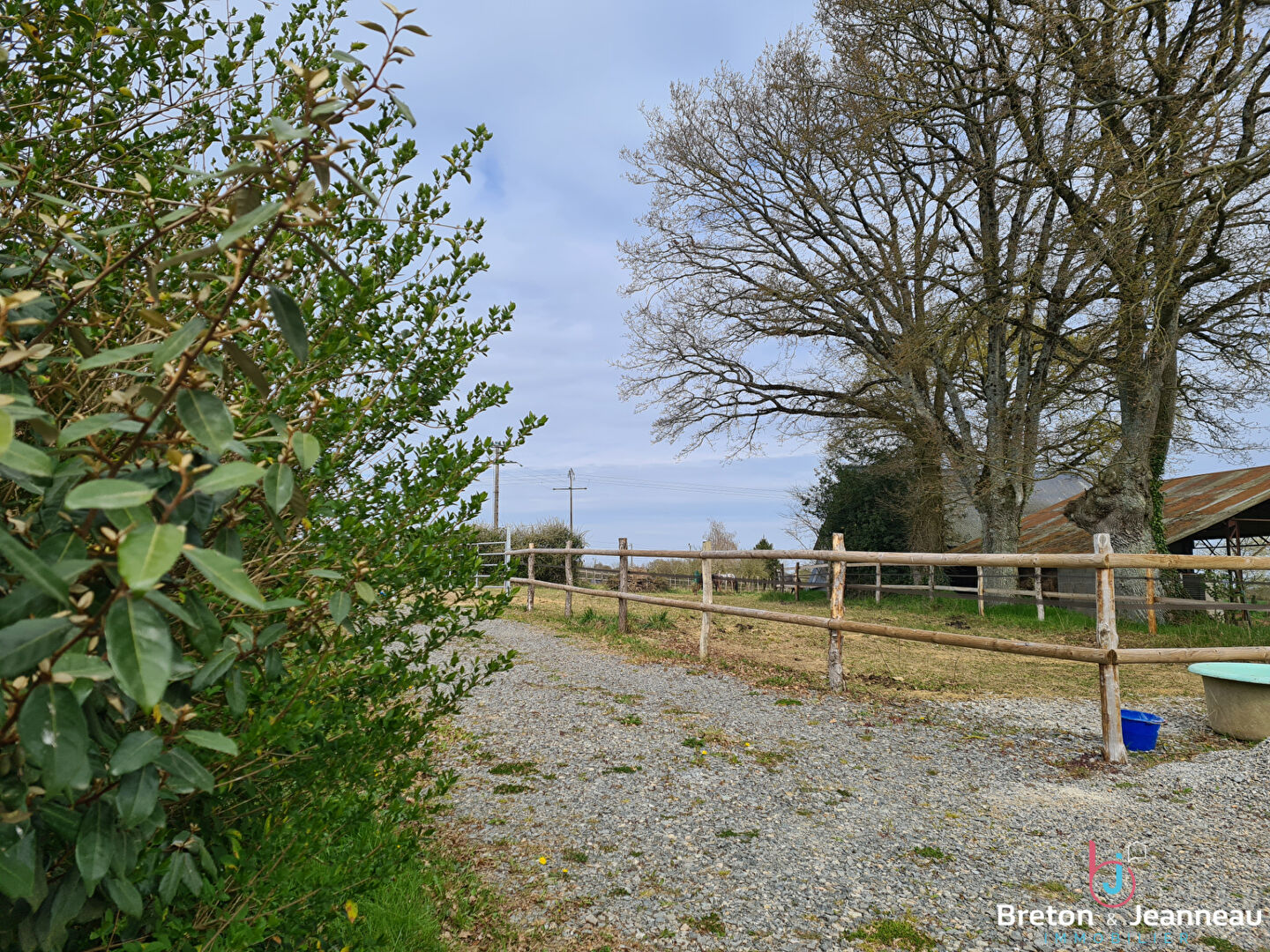 Maison Nuillé Sur Vicoin longère et pré pour chevaux