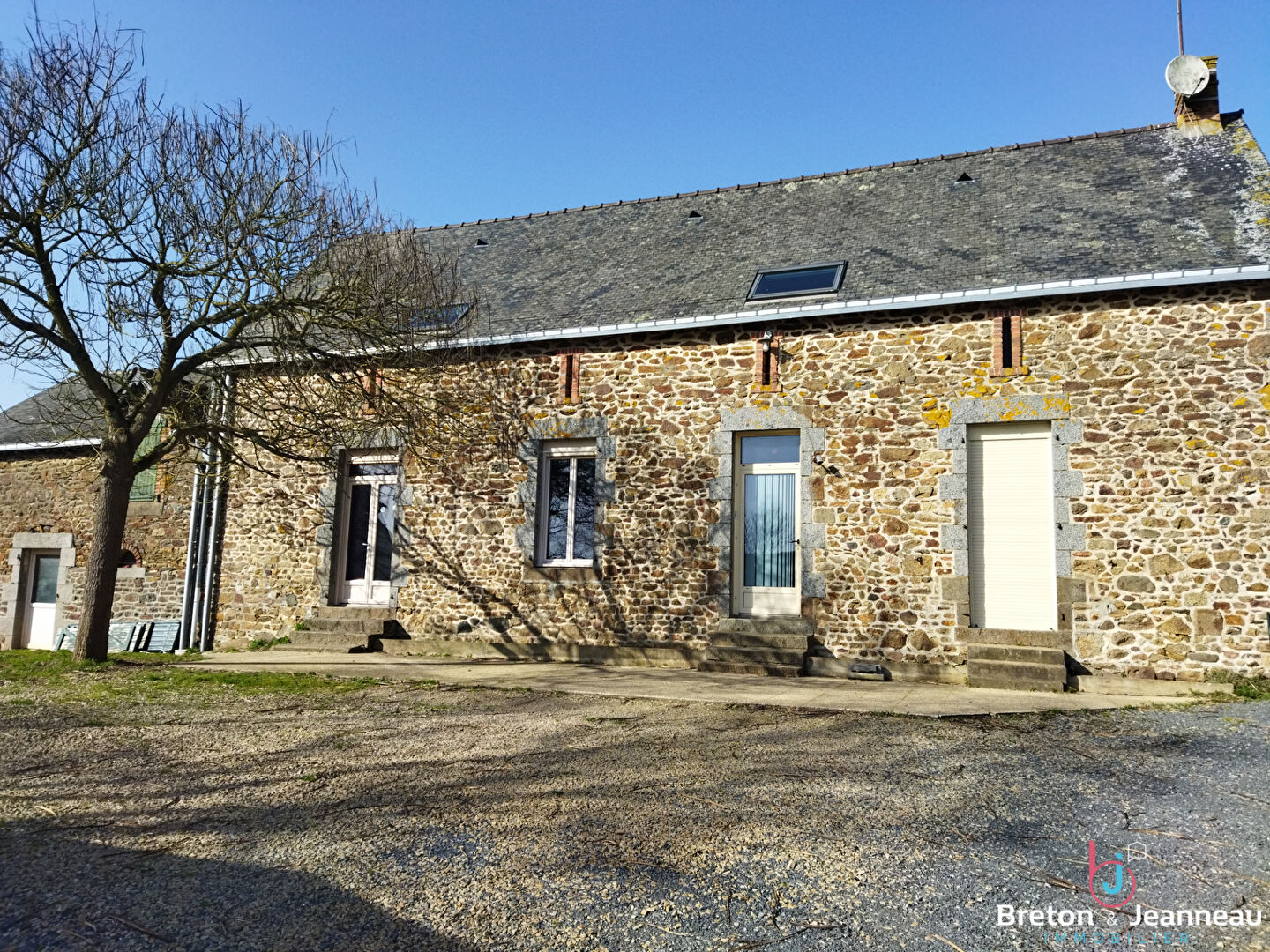 Longère en pierres proche Mayenne