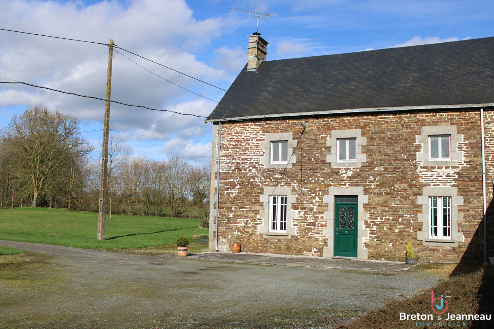 Maison rénovée en campagne à Montenay