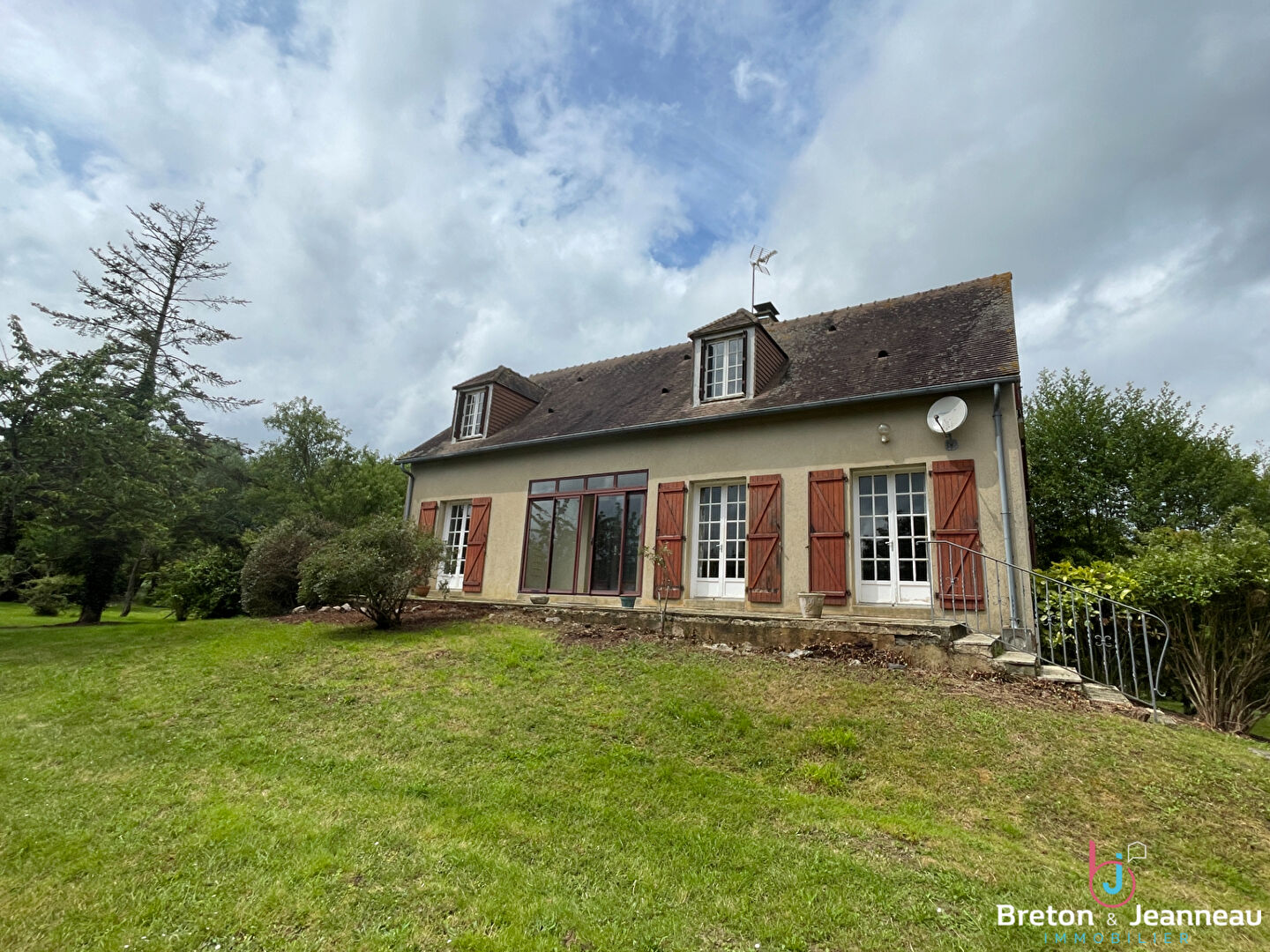 Pavillon sur sous - sol avec terrain à Segrie