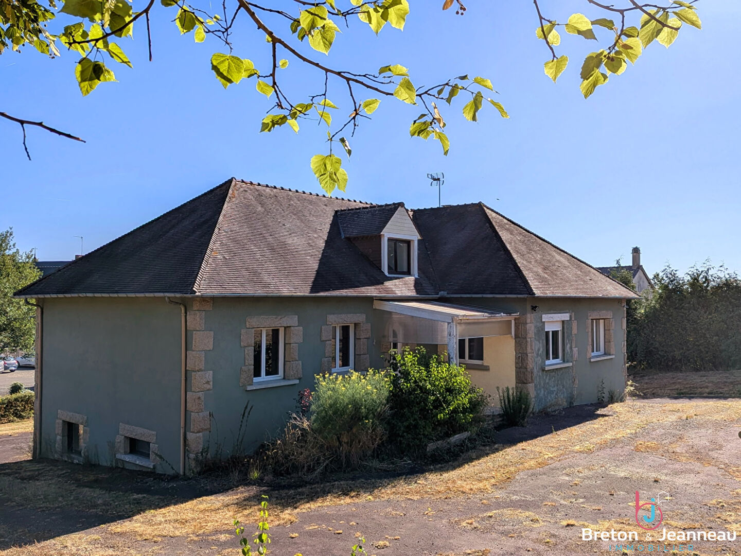 Maison Mont Saint Jean 6 pièce(s) 206 m2