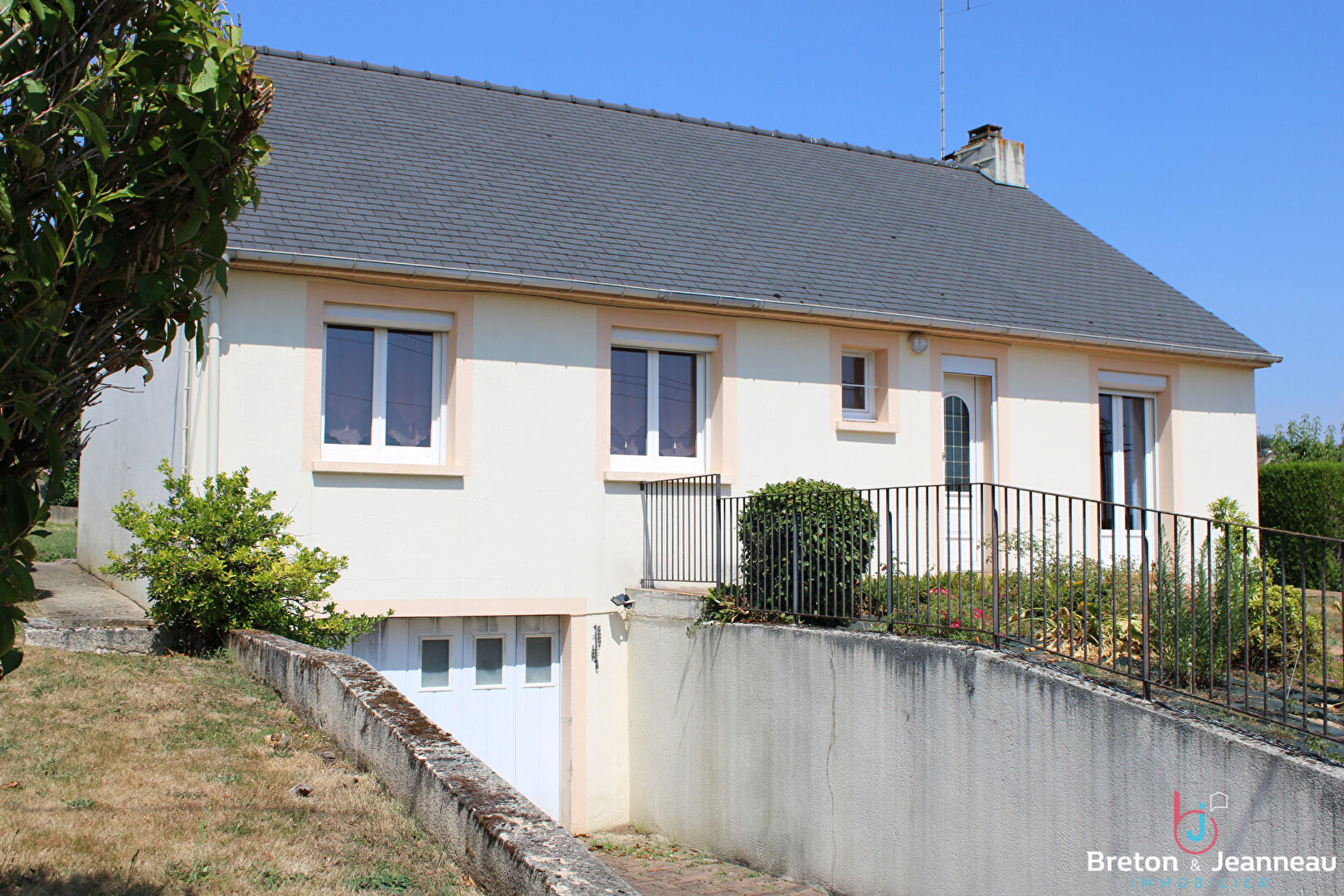 Pavillon de 96 m² à Montenay