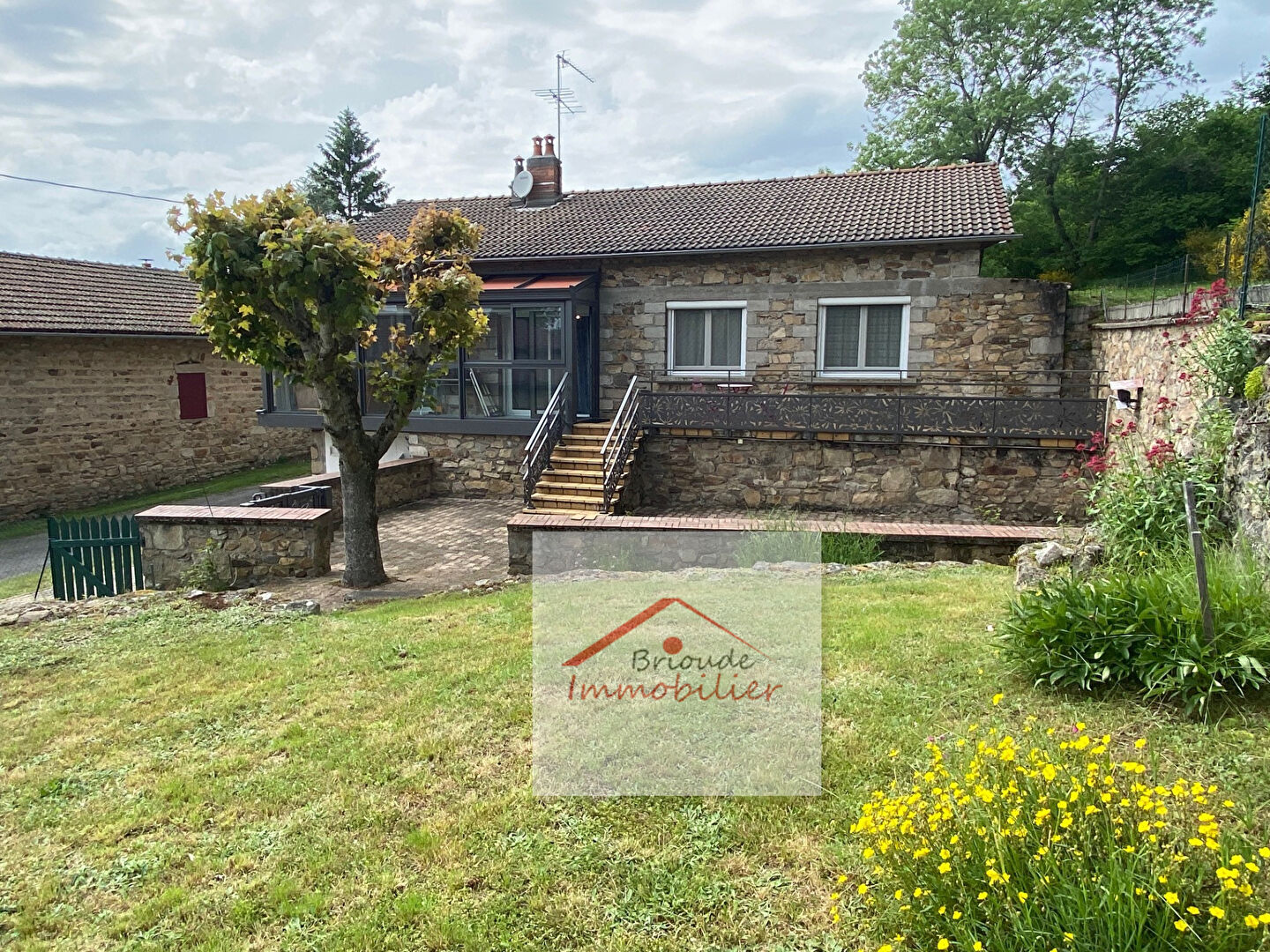 Photo Maison 4 chambres terrain et garages image 1/6