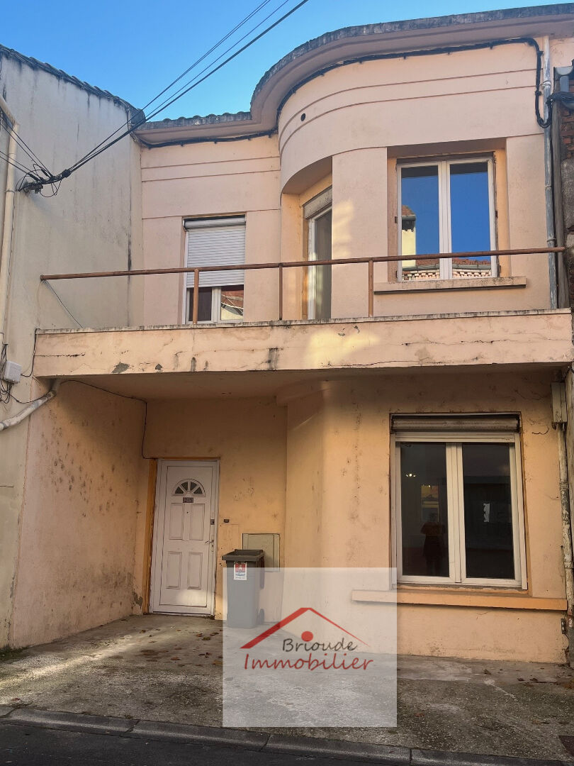 Maison 3 chambres cour et garages