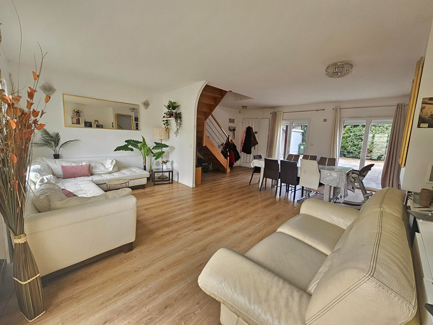 Photo CHARMANTE Maison 6 pièces + Jardin & parking image 3/6