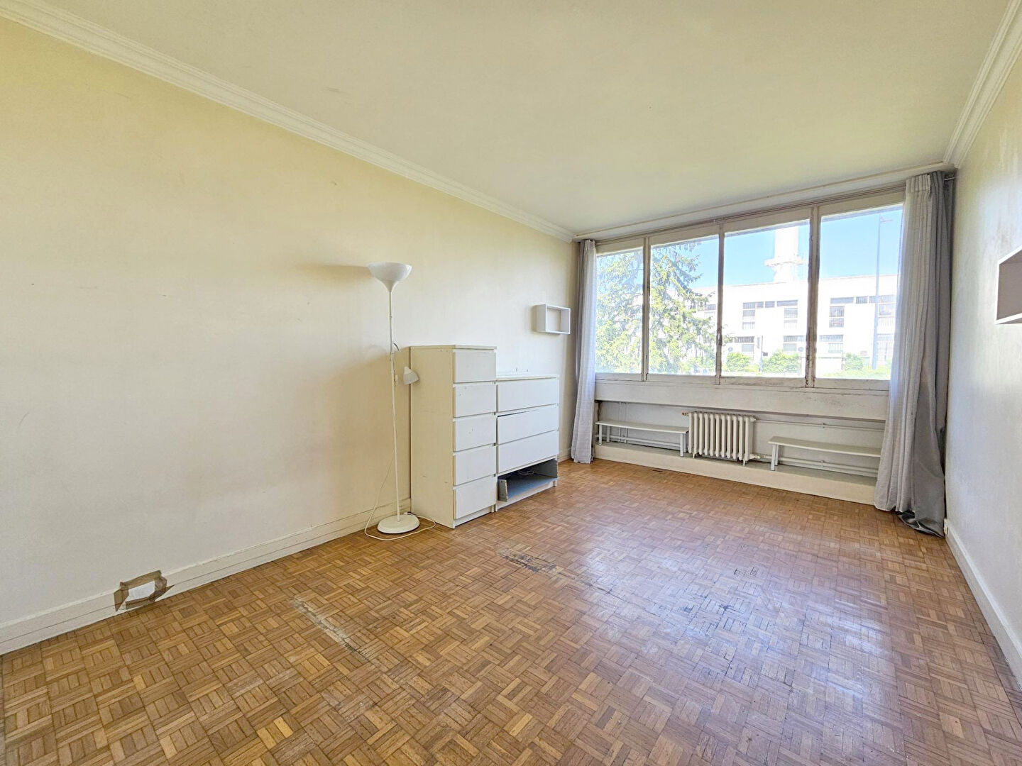 Photo GRAND 4/5 PIECES + CAVE & BOX ** PROCHES RER - COMMERCES - ECOLES ** image 6/6