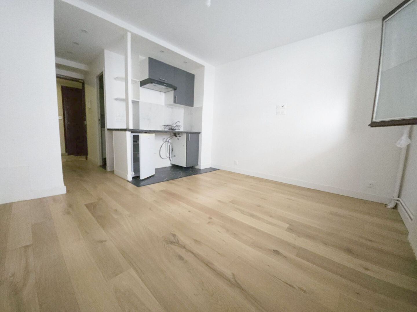 Photo Appartement Levallois-perret 1 pièce(s) 17.2 m2 image 2/4