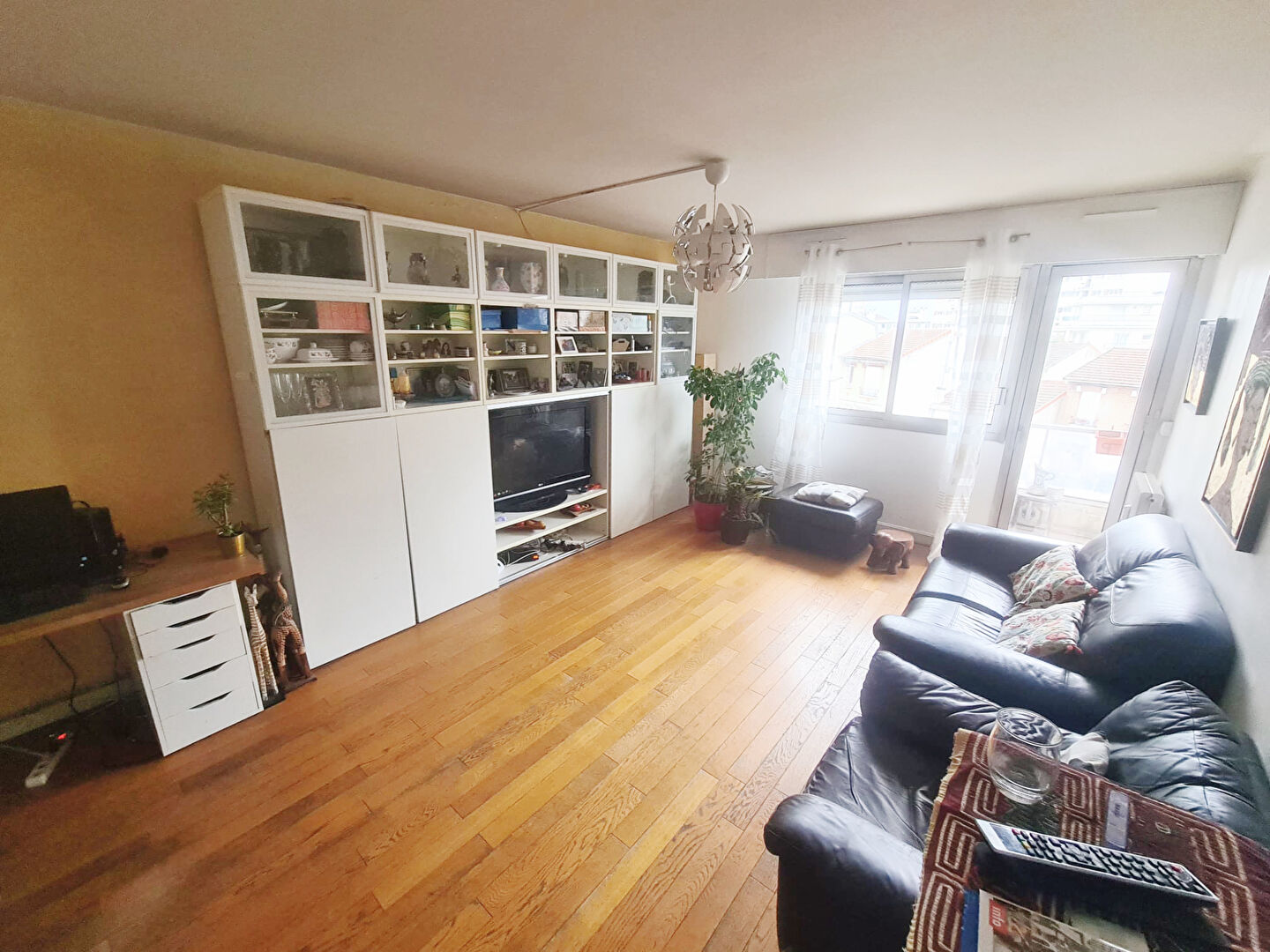 Photo T4 Vincennes : Plein Sud, 2 Balcons, Parking & Cave image 2/6