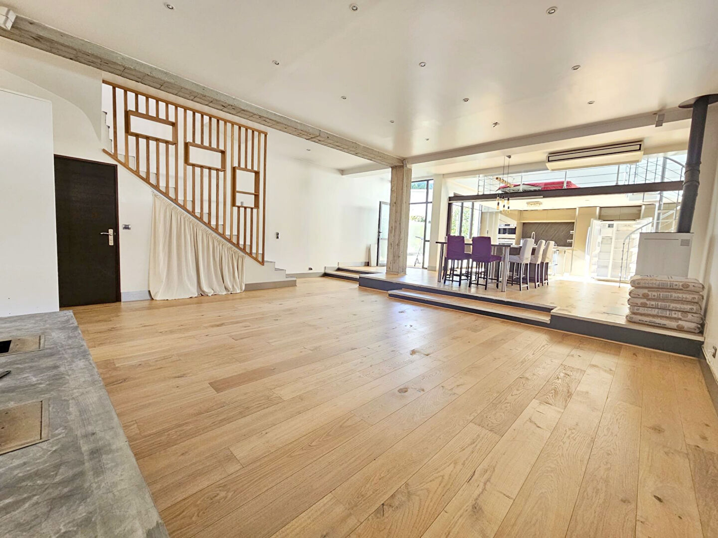 SUPERBE LOFT 6 PIECES + TERRASSE & COUR ** CENTRE VERDUN **