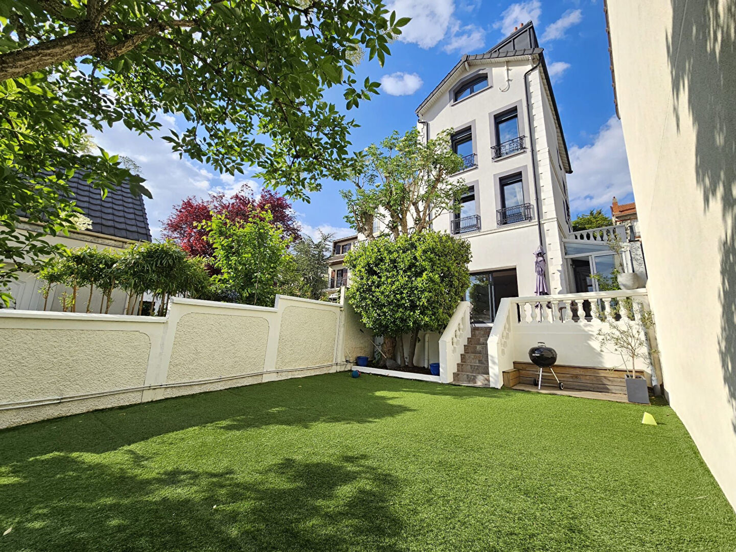 SPLENDIDE MAISON 7 PIECES + JARDIN & PARKING ** RIGOLLOTS **