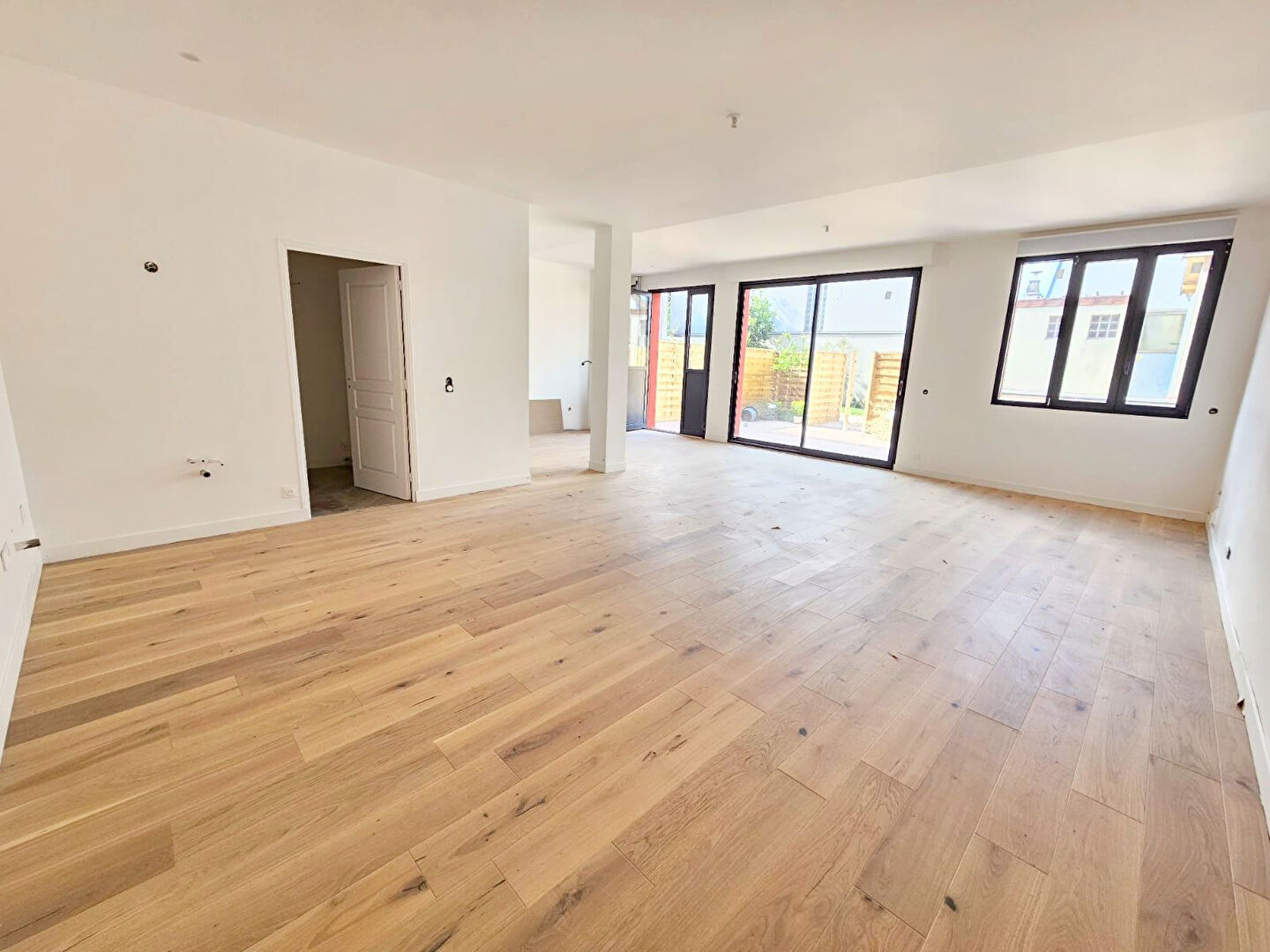 MAISON / LOFT 6 pièces + TERRASSES & JARDINET & PARKING